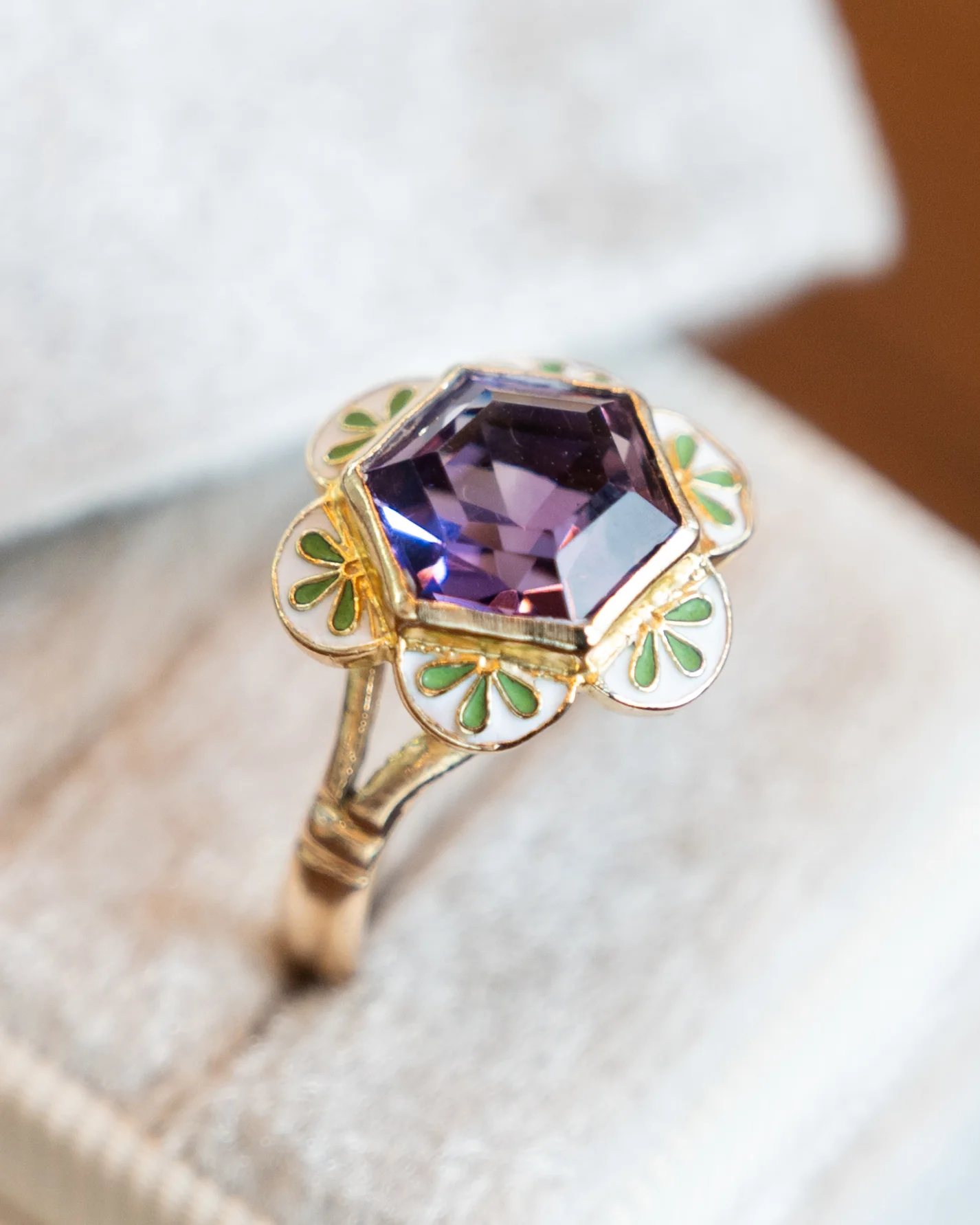 2.00 Edwardian Hexagon Amethyst Ring in 14k - Image 7