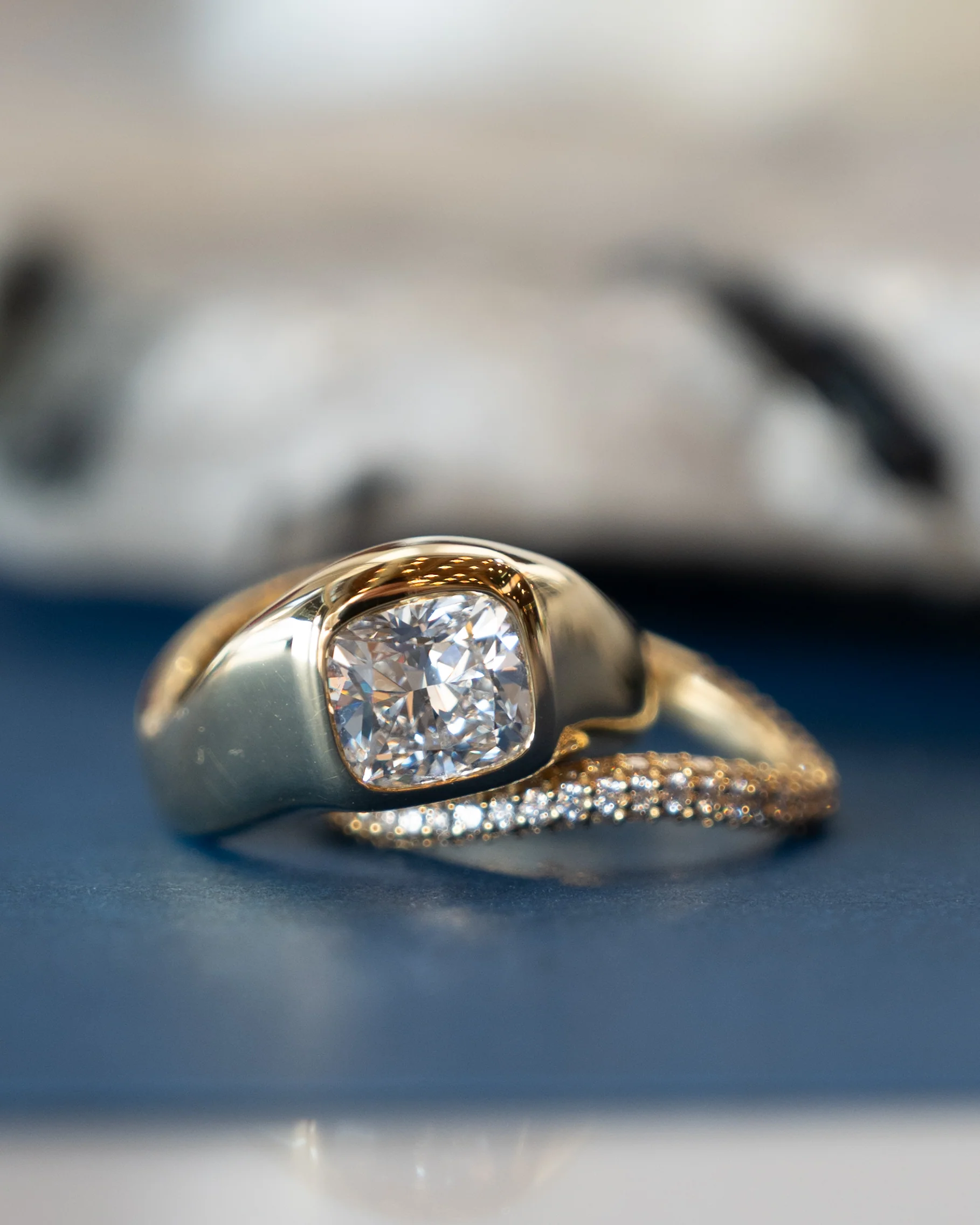 2.01 GIA Cushion Diamond Engagement Ring 18k - Image 9
