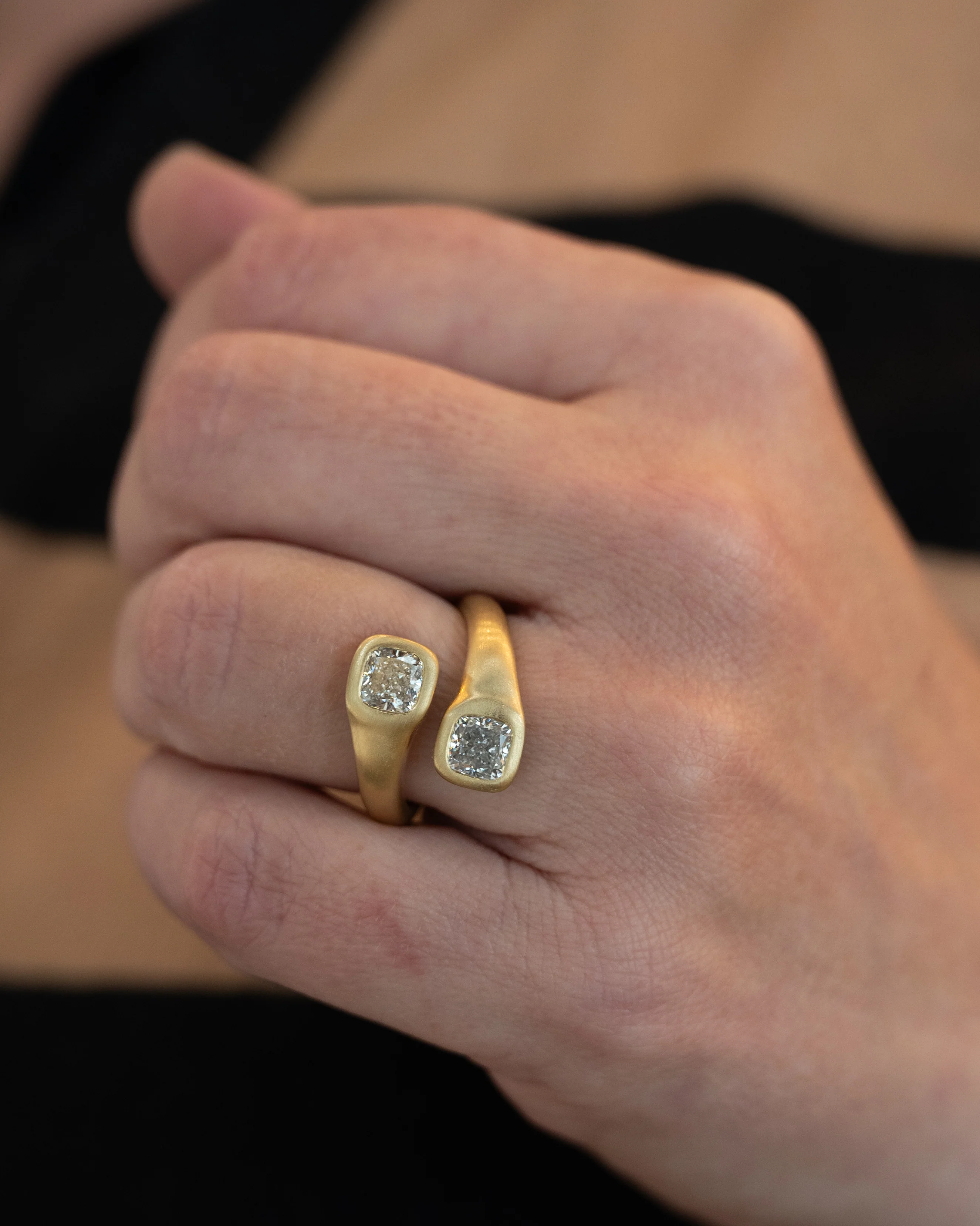 2.02 Cushion Diamond Bypass Ring 18k Yellow Gold - Image 7