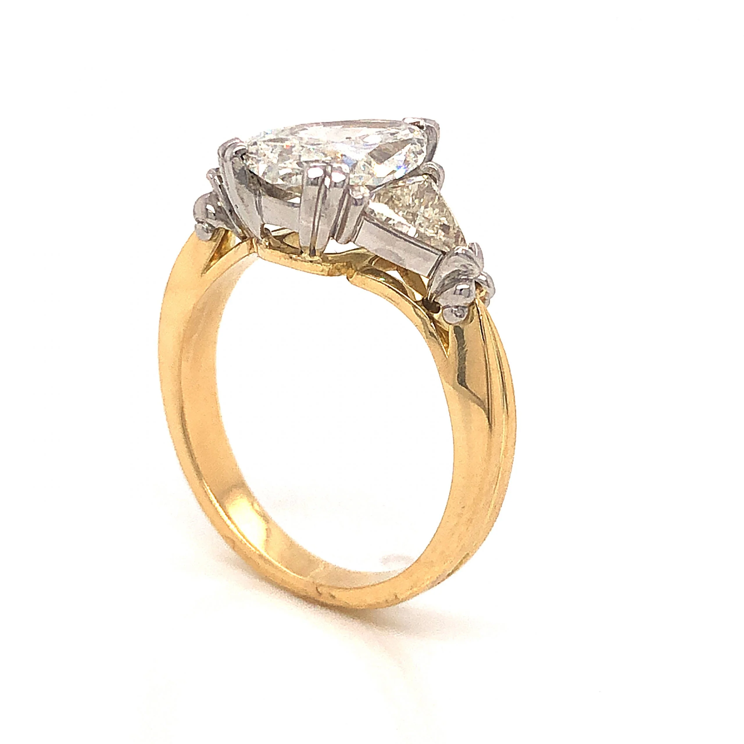 2.08 Pear Cut Diamond Engagement Ring in 18k Gold - Image 5