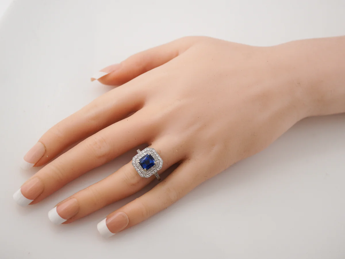2.5 Carat Cushion Sapphire & Diamond Right Hand Ring - Image 7