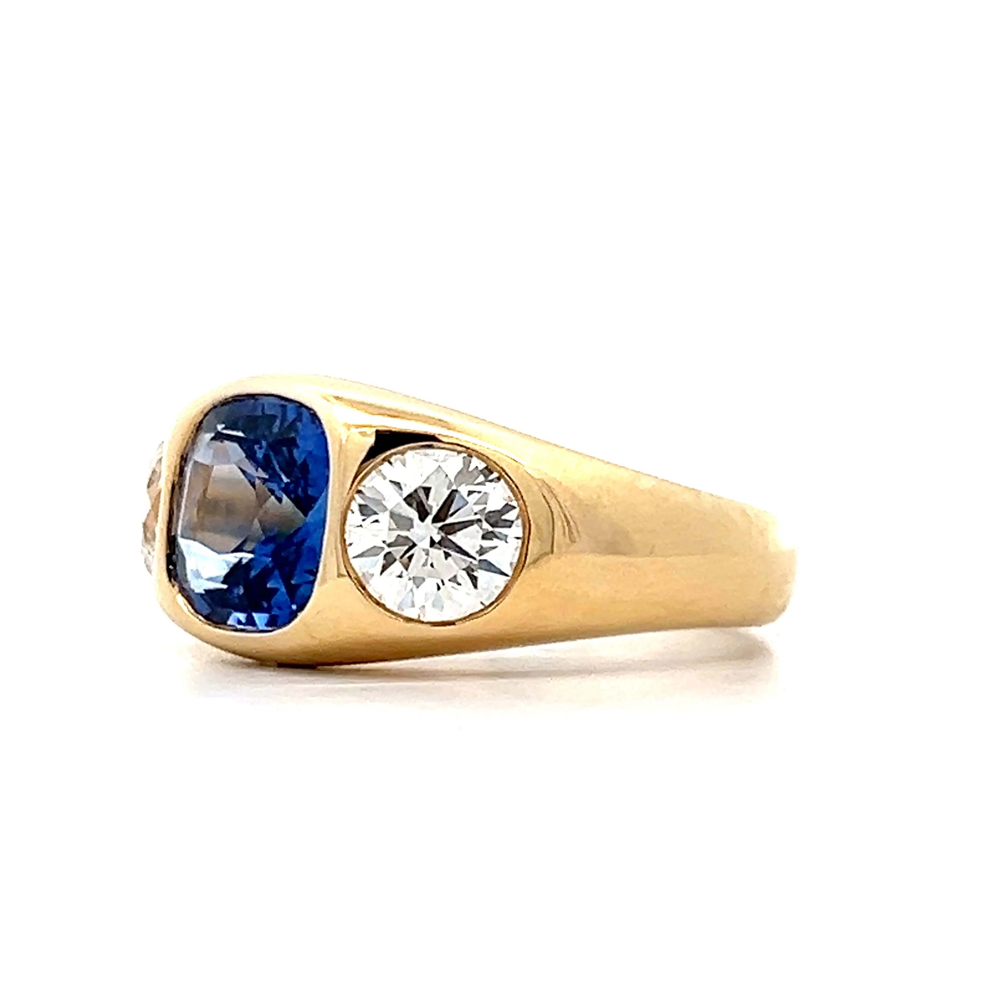 2.52 Cushion Cut Sapphire Cocktail Ring in 18k - Image 2