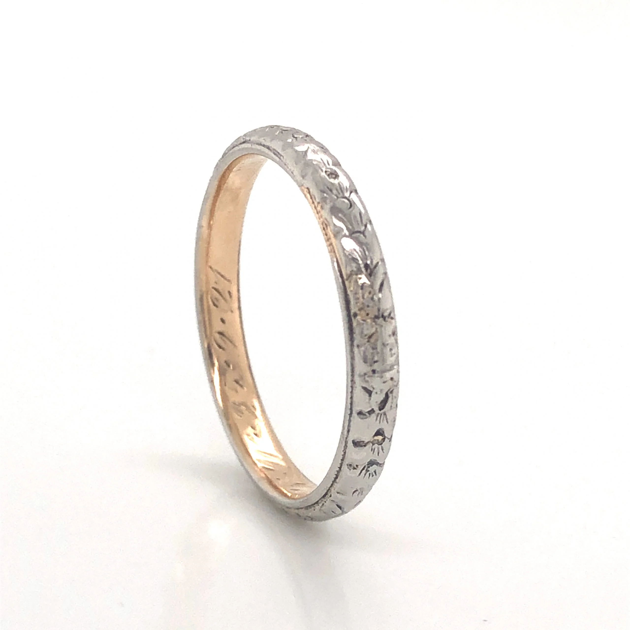 2.6mm Antique Engraved Wedding Band in 18k White & Yellow Gold - Image 4
