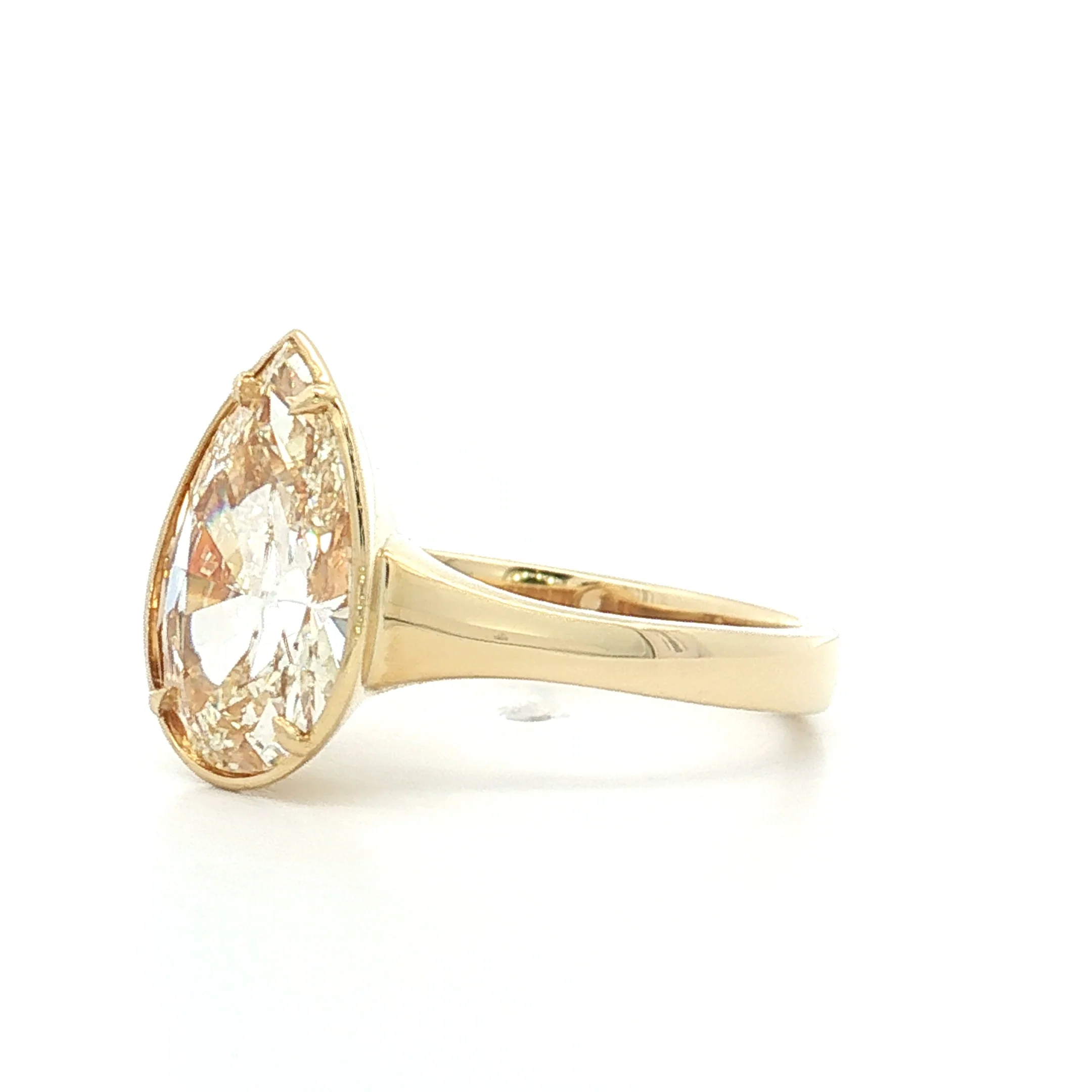 2.70 Pear Diamond Solitaire Engagement Ring 18k - Image 2