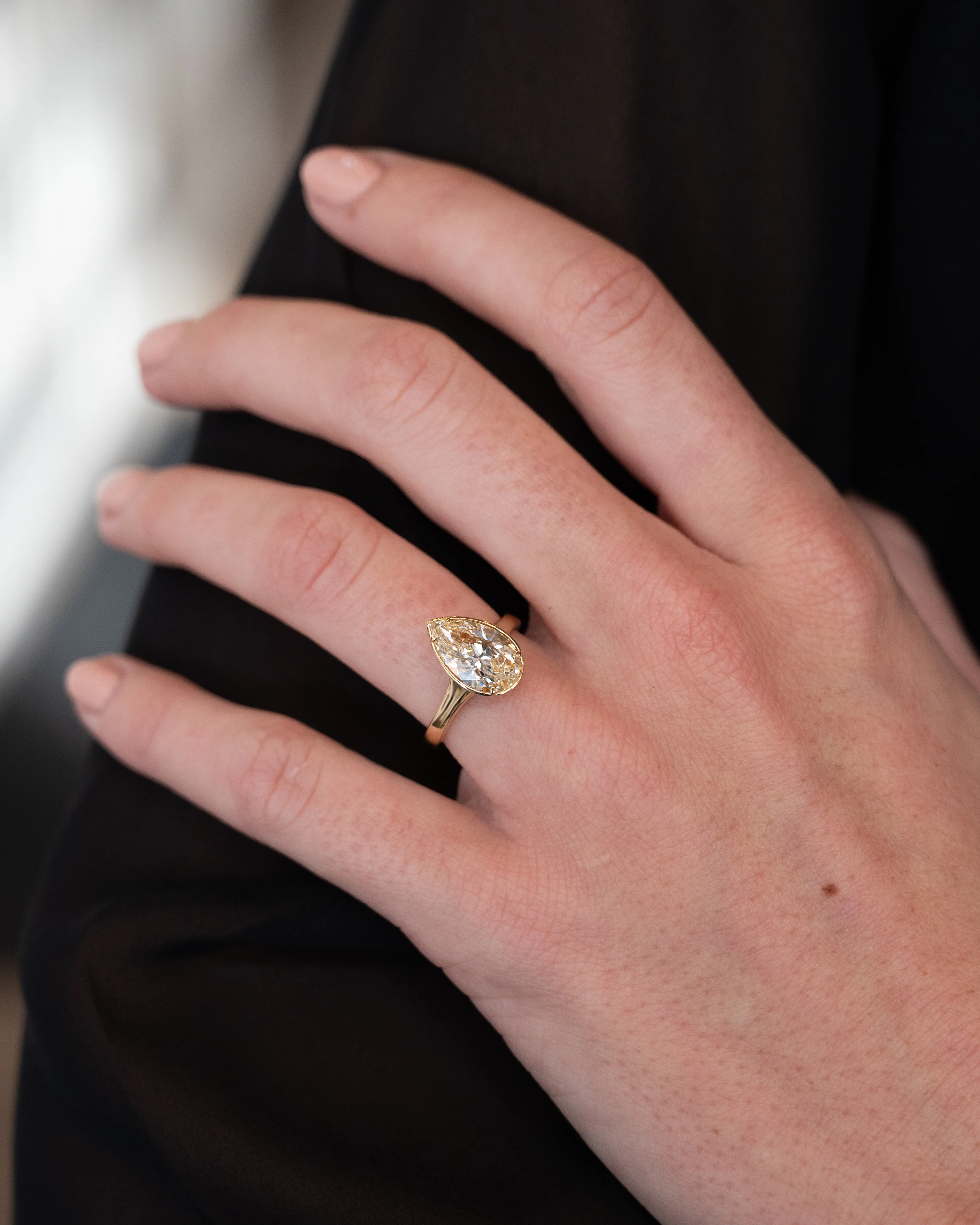 2.70 Pear Diamond Solitaire Engagement Ring 18k - Image 7