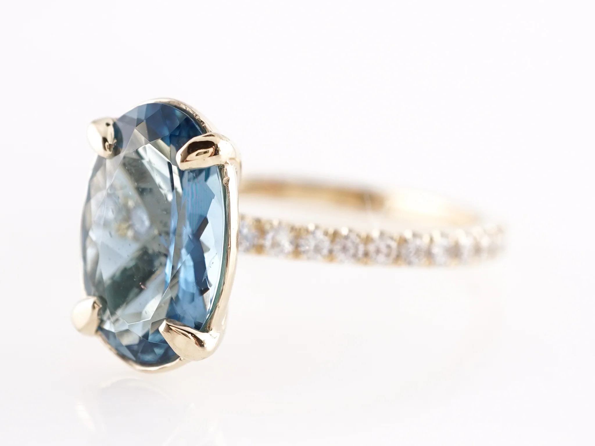 2.70 Santa Maria Aquamarine & Diamond Ring in 14K Yellow Gold - Image 2