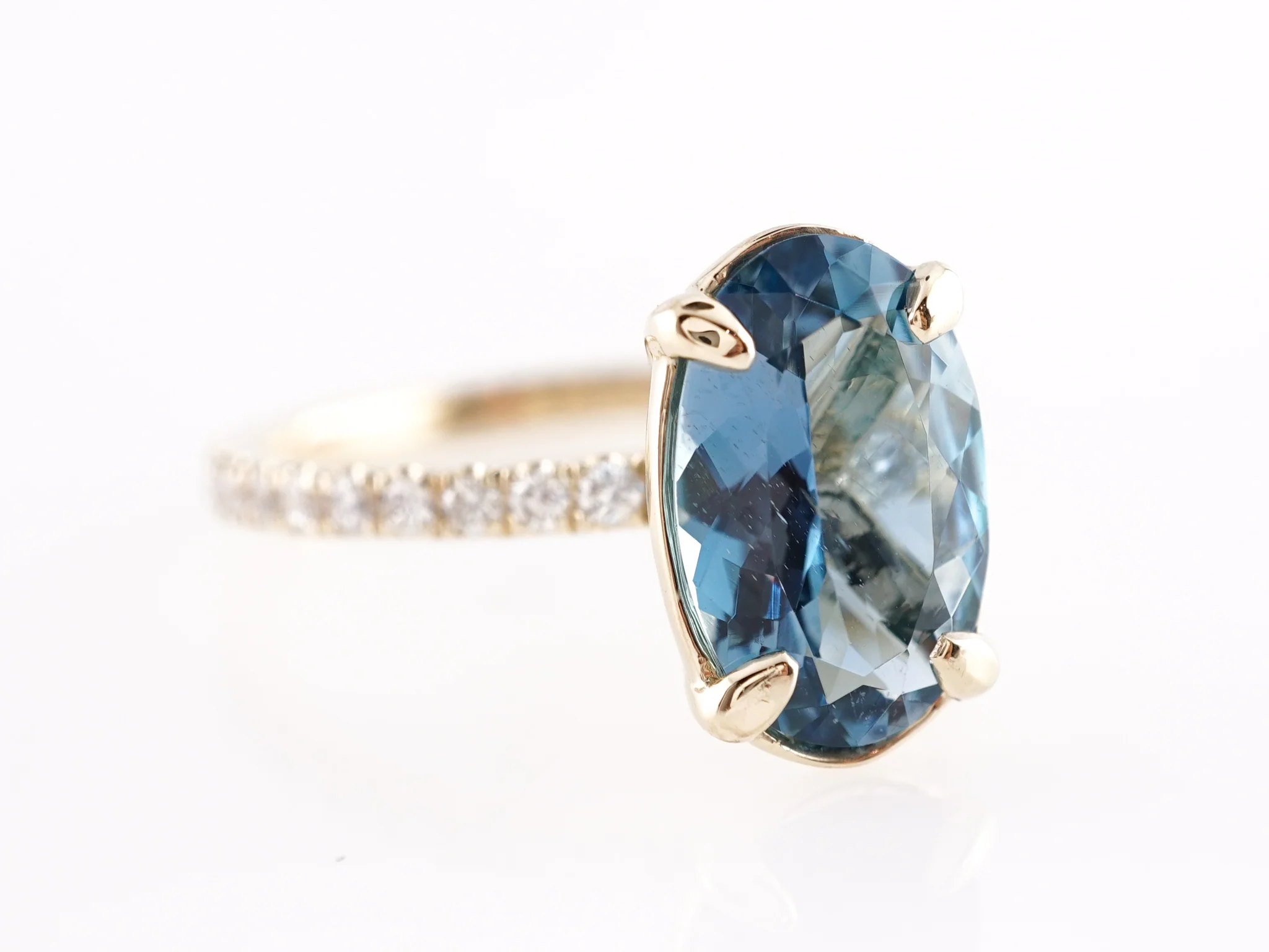2.70 Santa Maria Aquamarine & Diamond Ring in 14K Yellow Gold - Image 3