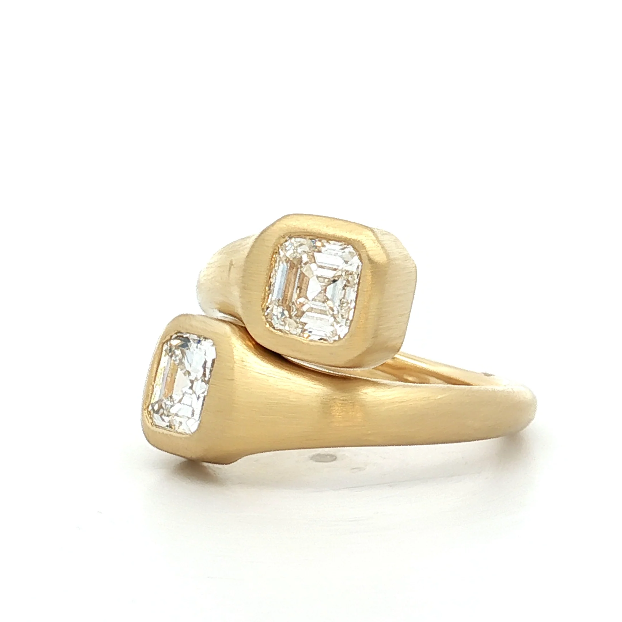 2 Carat Asscher Cut Diamond Passby Ring in 18k - Image 2