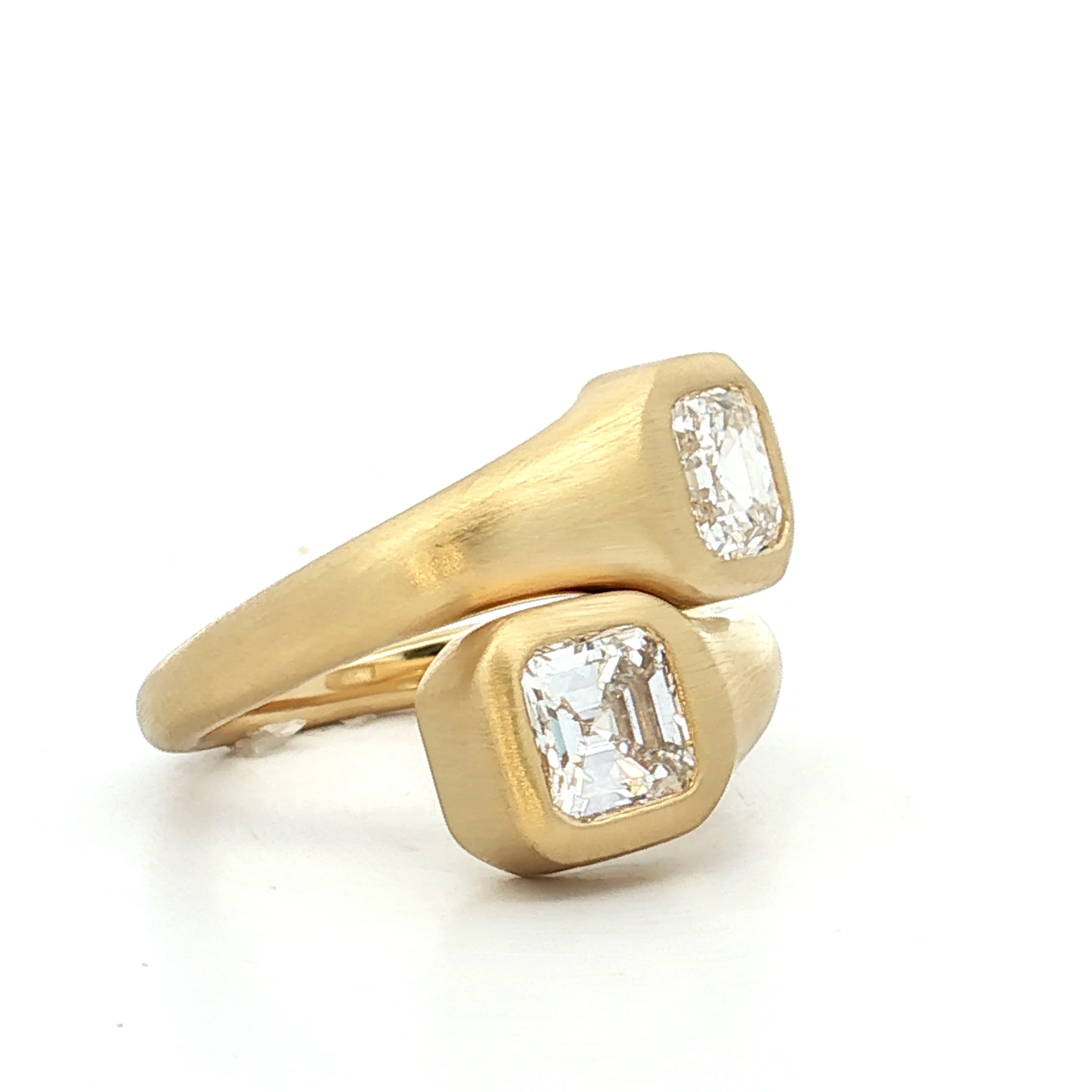 2 Carat Asscher Cut Diamond Passby Ring in 18k - Image 3