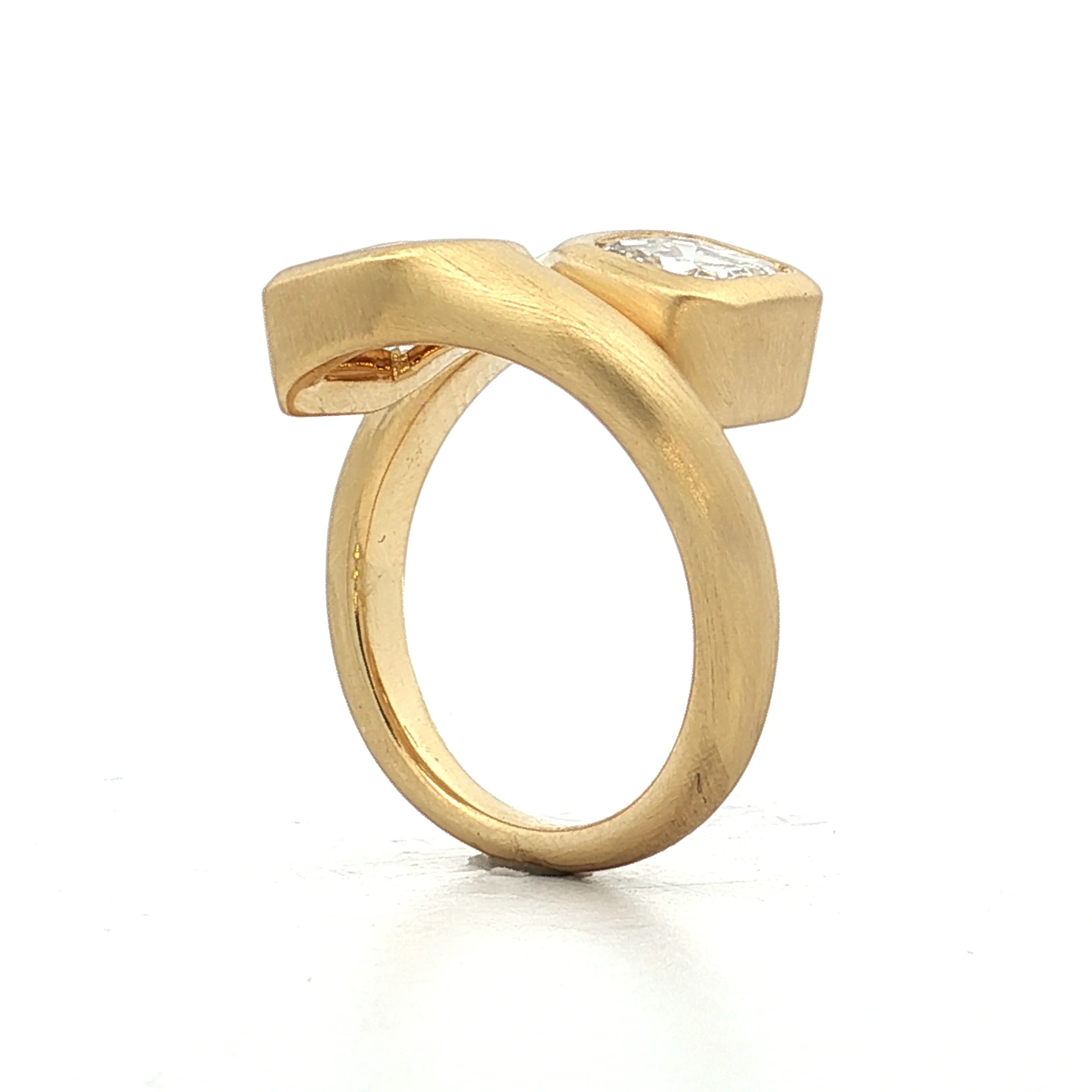 2 Carat Asscher Cut Diamond Passby Ring in 18k - Image 5