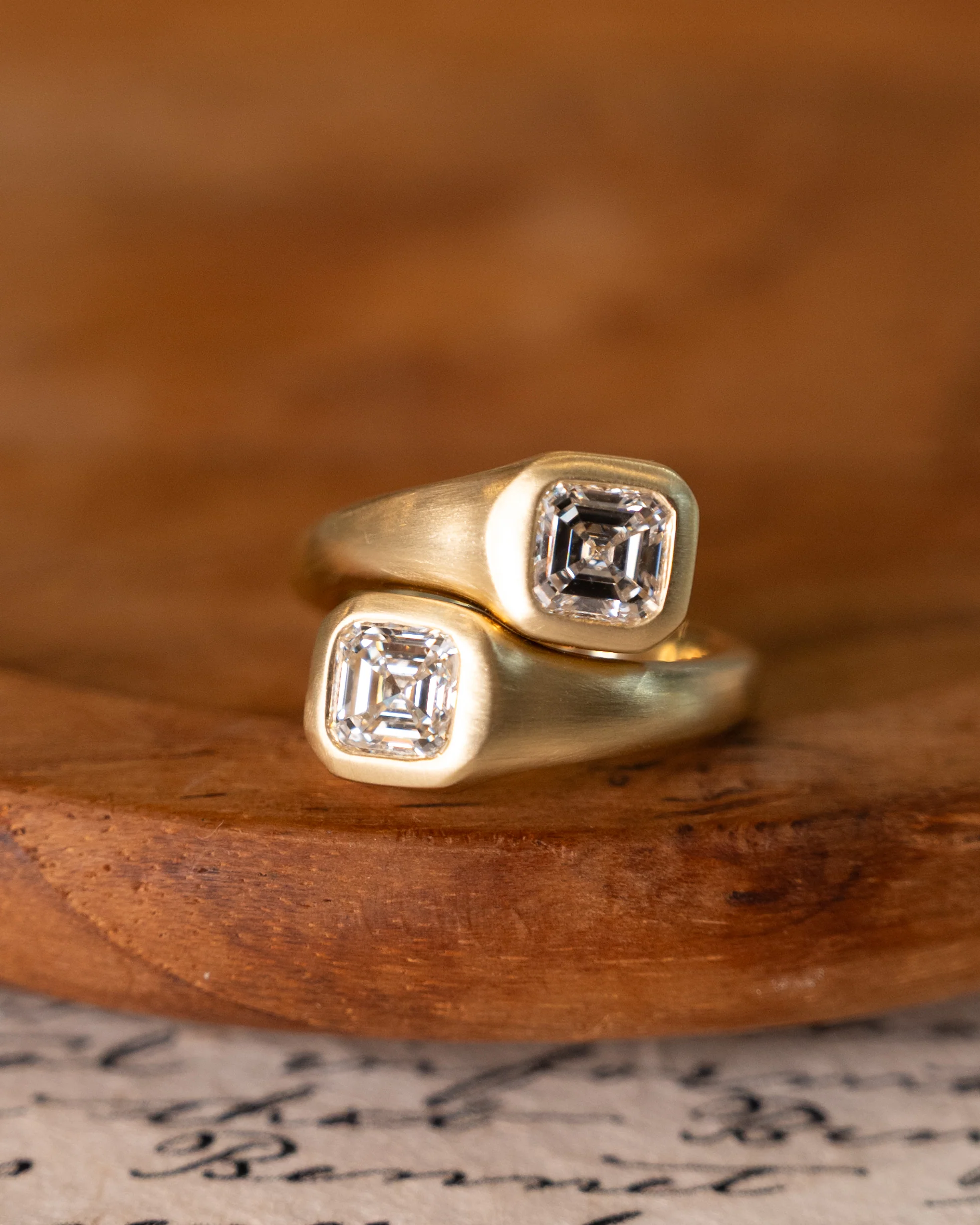 2 Carat Asscher Cut Diamond Passby Ring in 18k - Image 6
