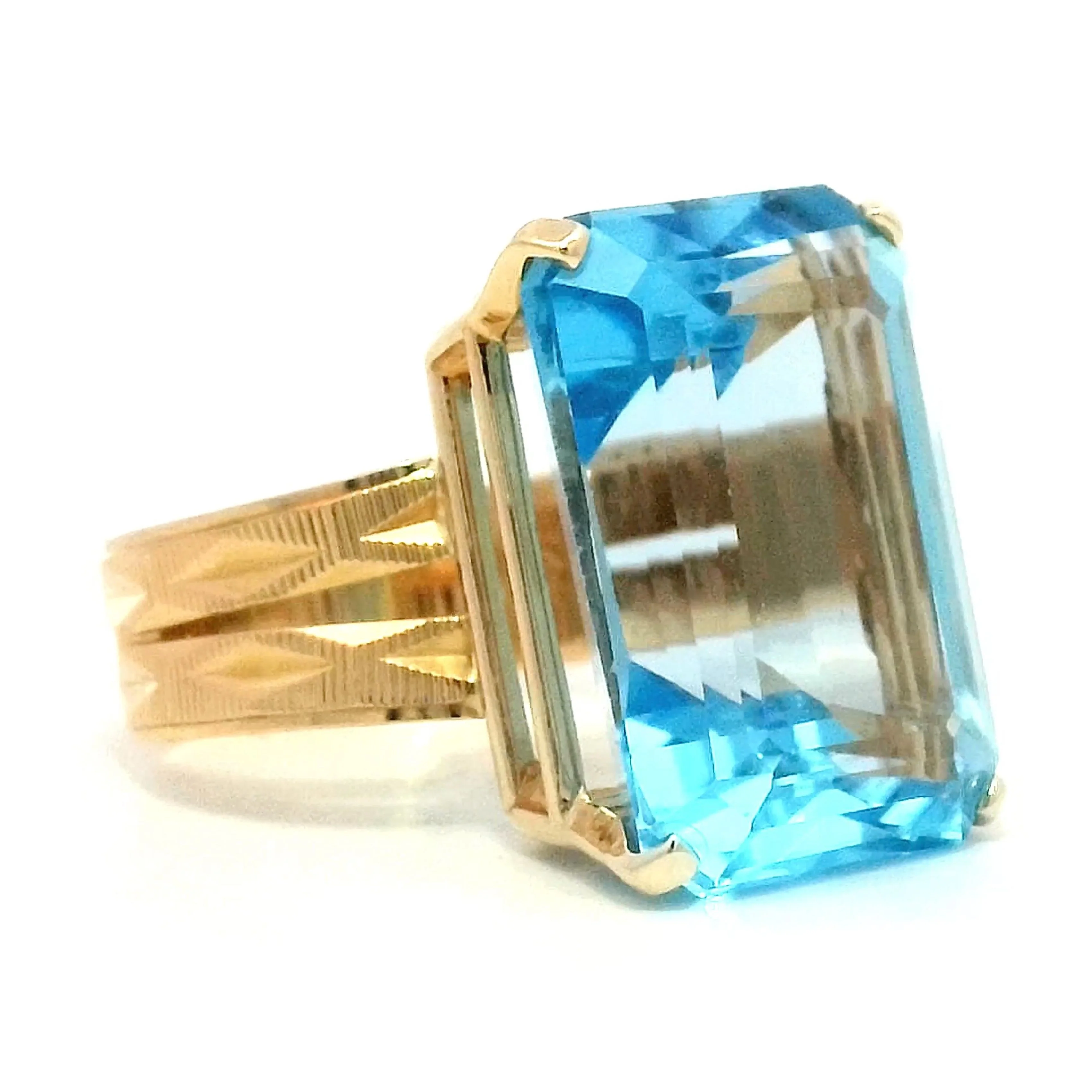 20.45 Blue Topaz Cocktail Ring in 14k Yellow Gold - Image 3