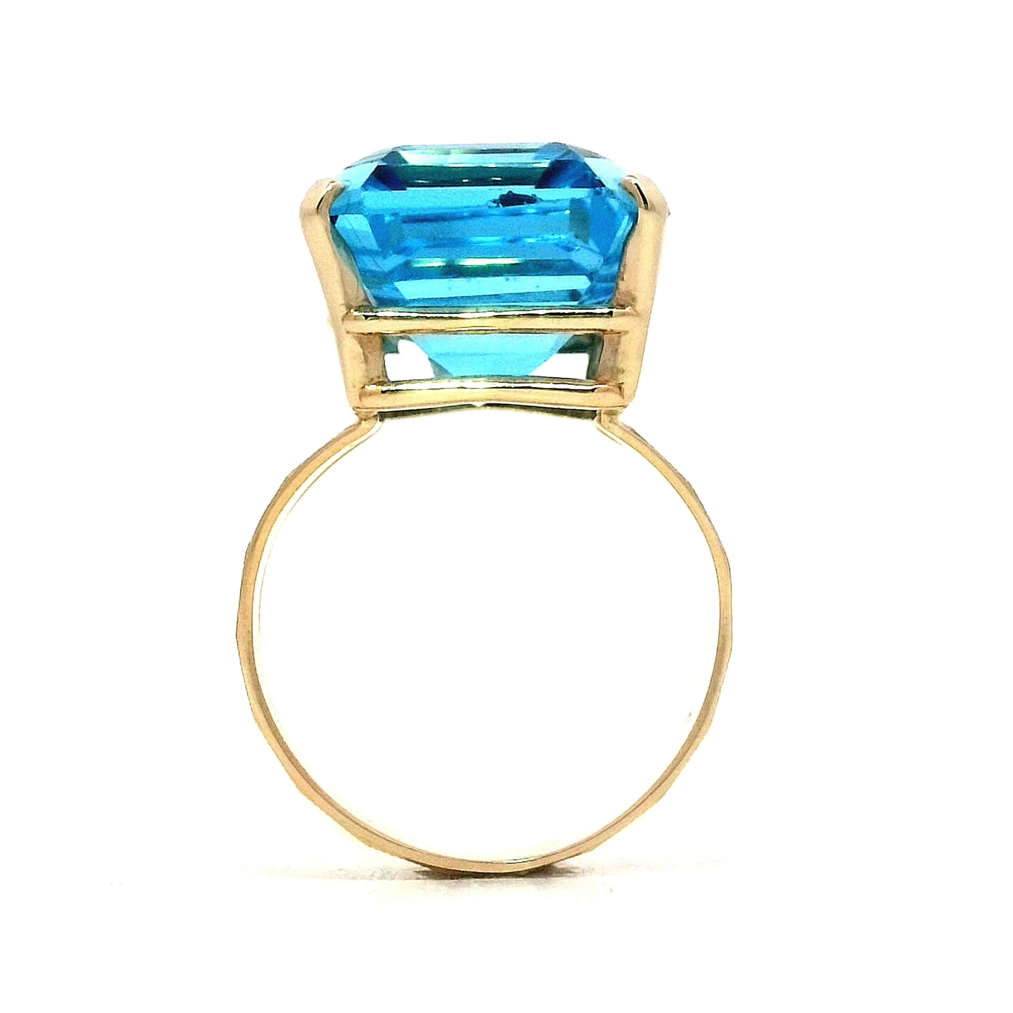 20.45 Blue Topaz Cocktail Ring in 14k Yellow Gold - Image 4