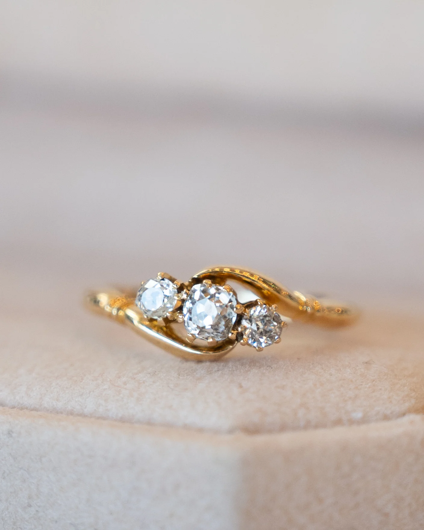 .20 Victorian Diamond Three Stone Ring 18k Yellow Gold - Image 6