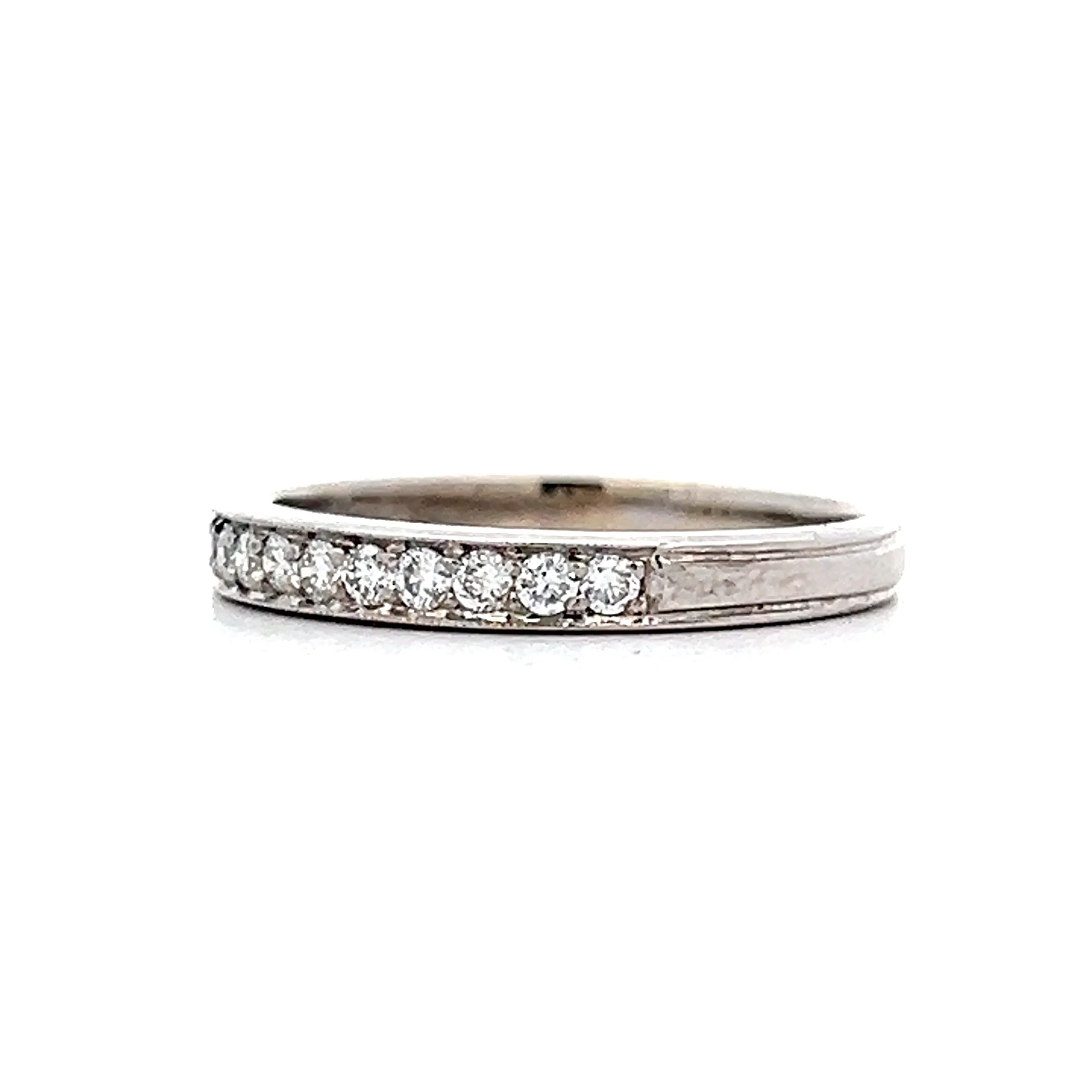 .22 Classic Round Diamond Wedding Band in 18k - Image 2