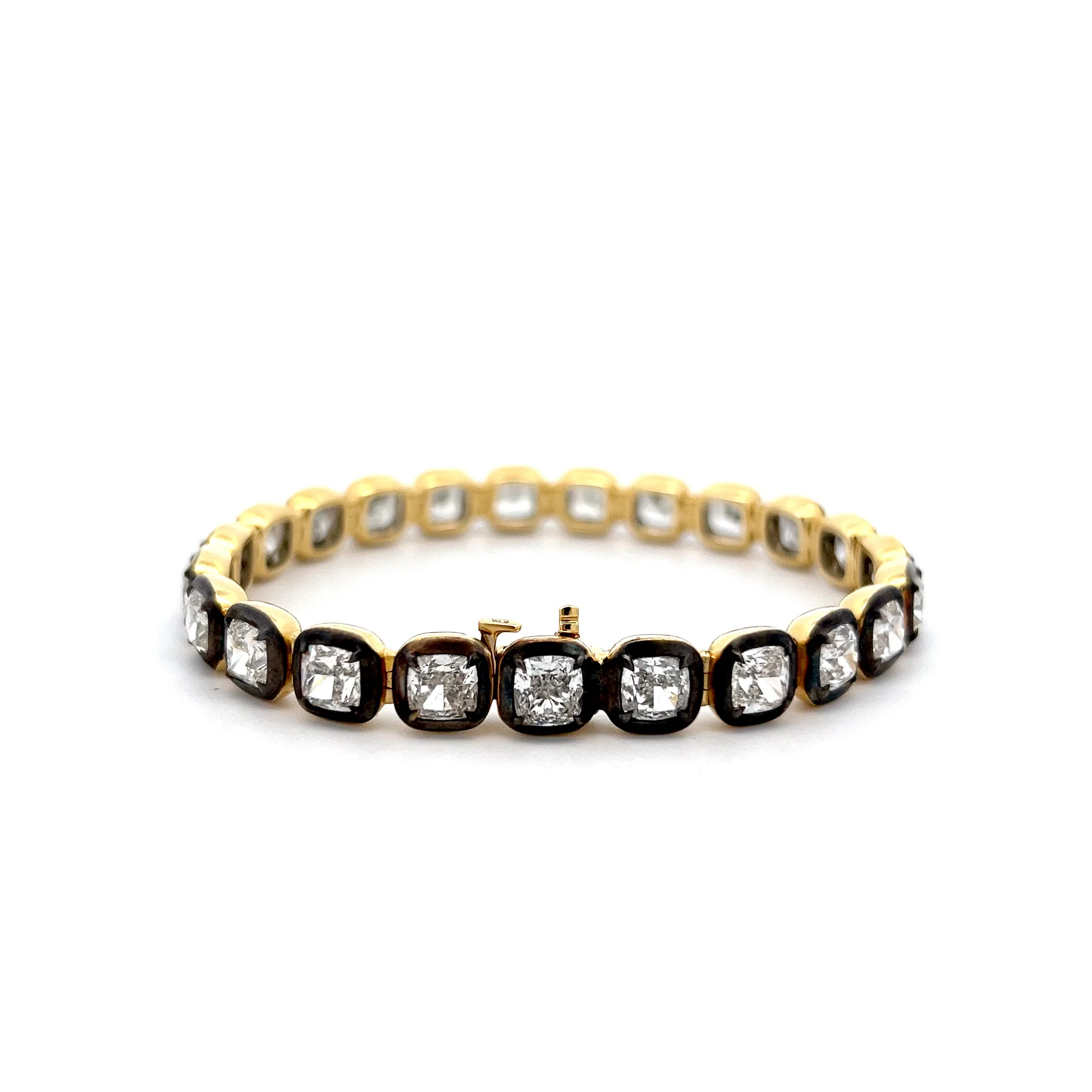 23.14 Cushion Cut Diamond Tennis Bracelet in 18k - Image 4