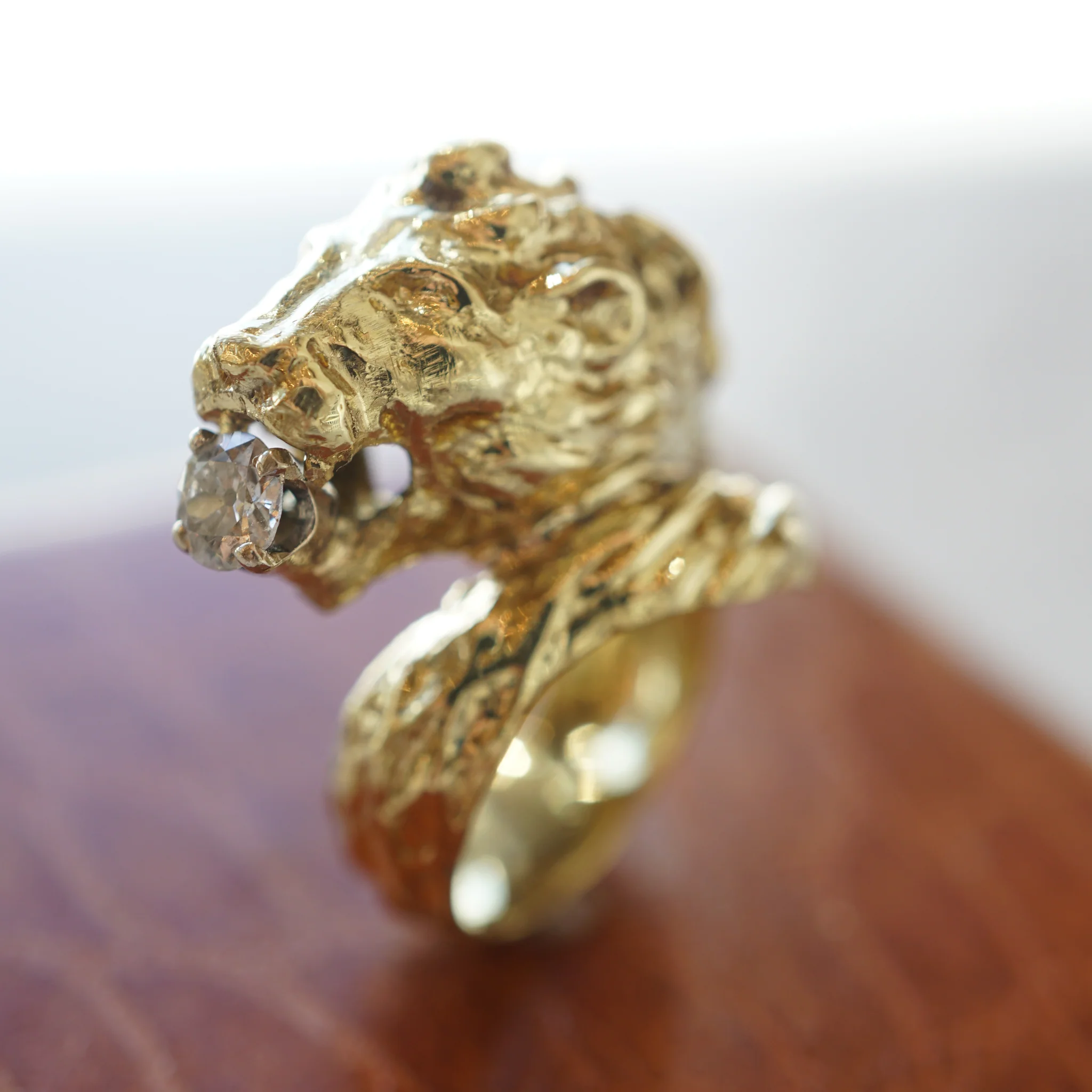 .24 Vintage Mid-Century Diamond Lion Ring in 18k Yellow Gold - Image 6