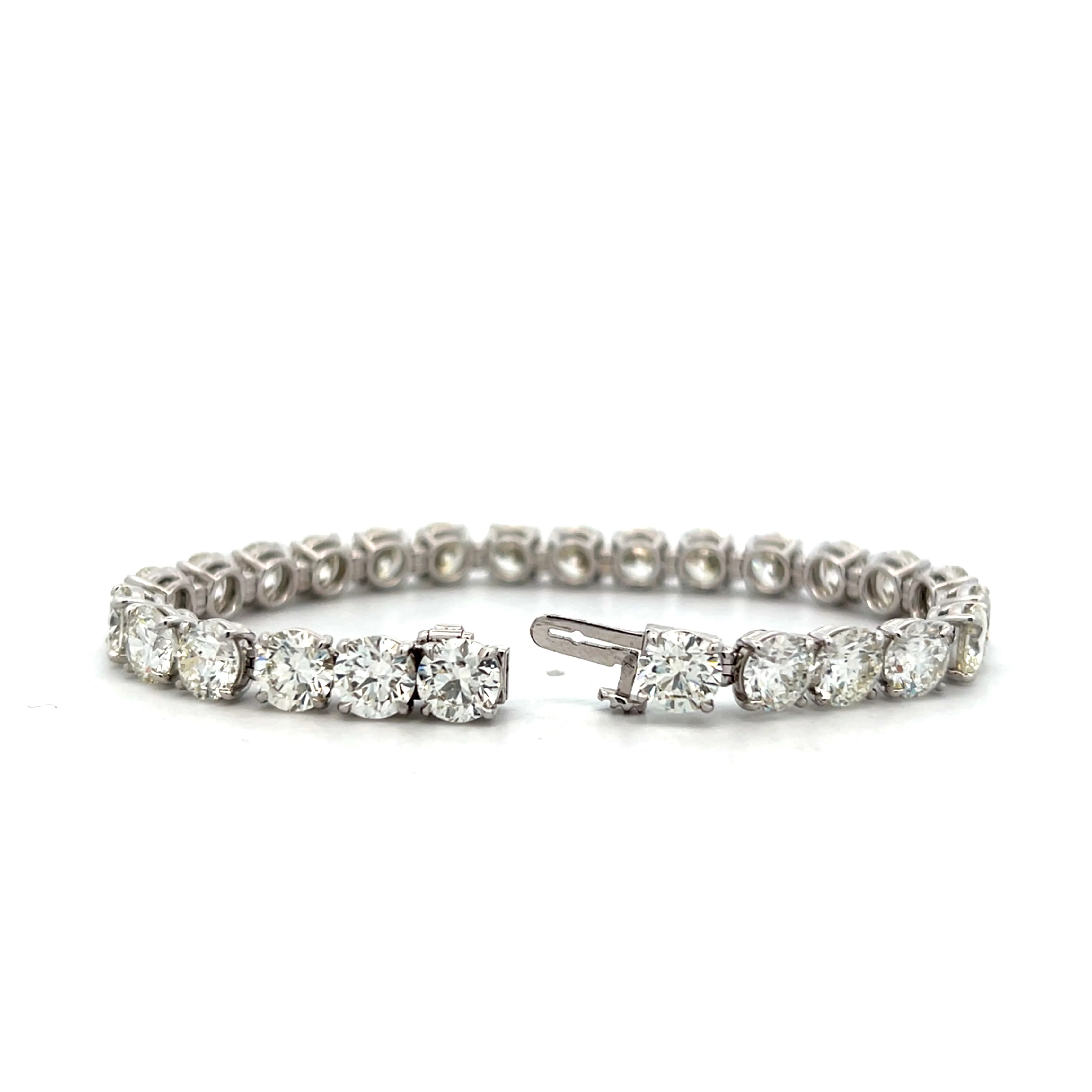 26 Carat Diamond Tennis Bracelet in 18k White Gold - Image 4