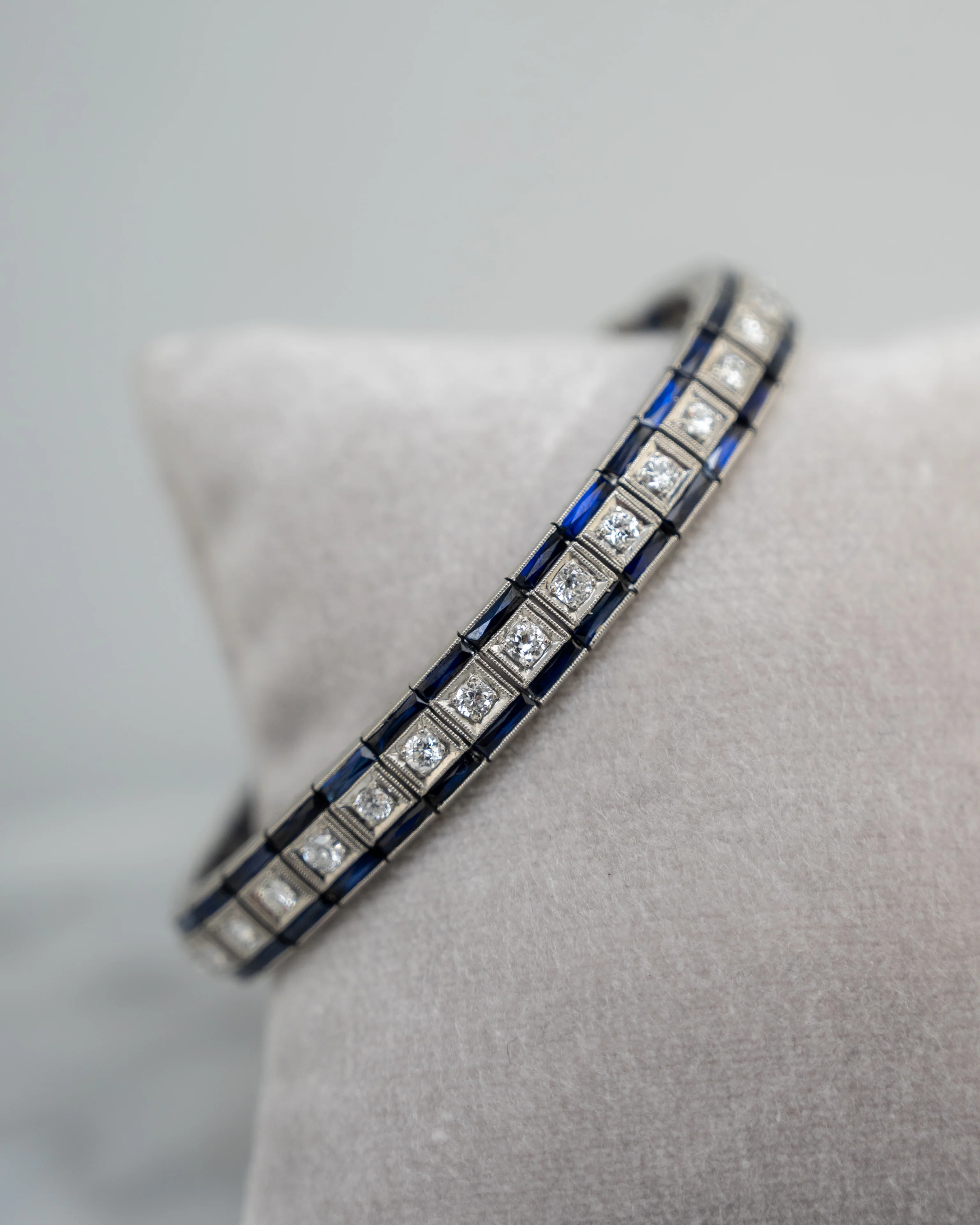 3.09 Antique Deco Diamond & Sapphire Bracelet in Platinum - Image 5