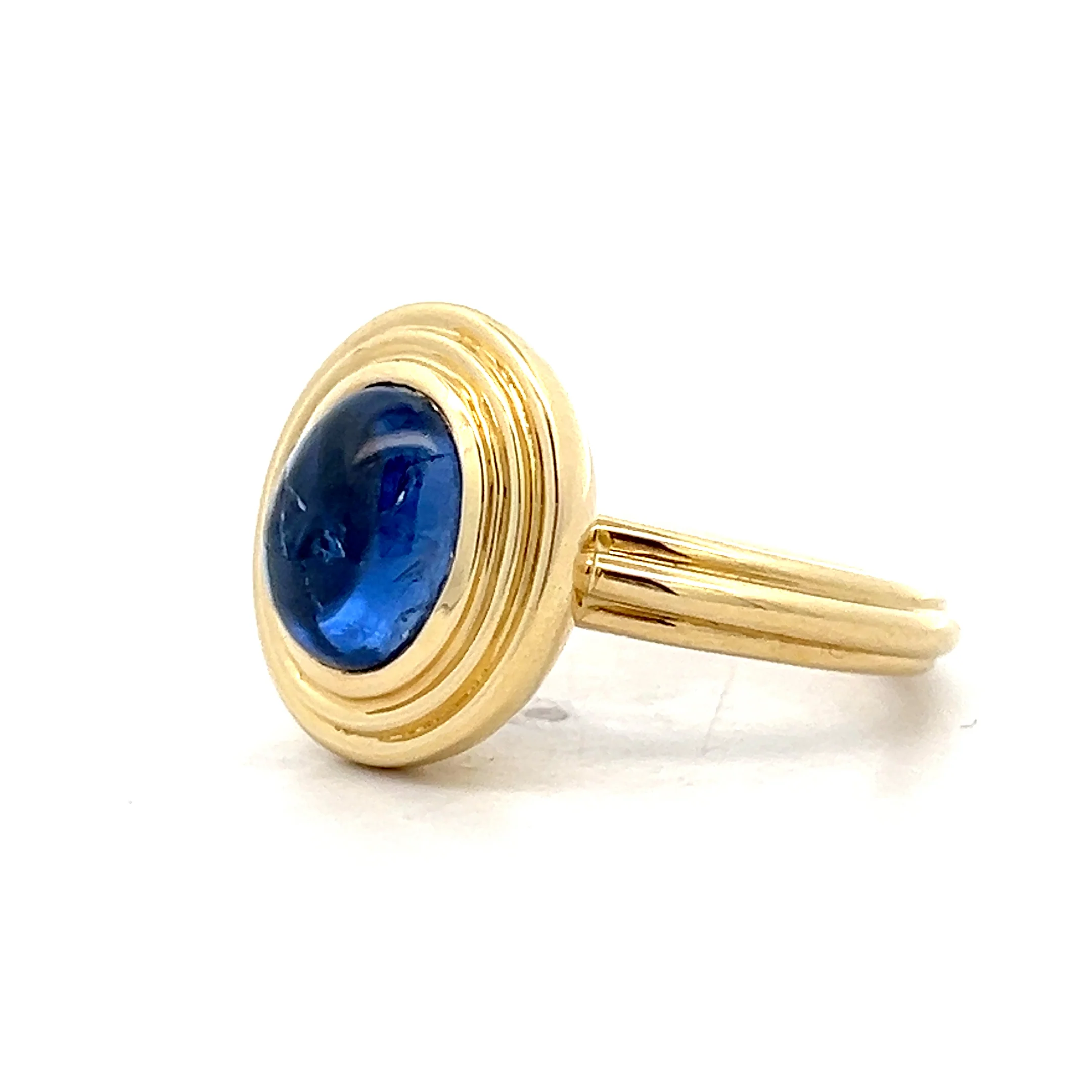 3.53 Cabochon Sapphire Cocktail Ring 18k Yellow Gold - Image 2