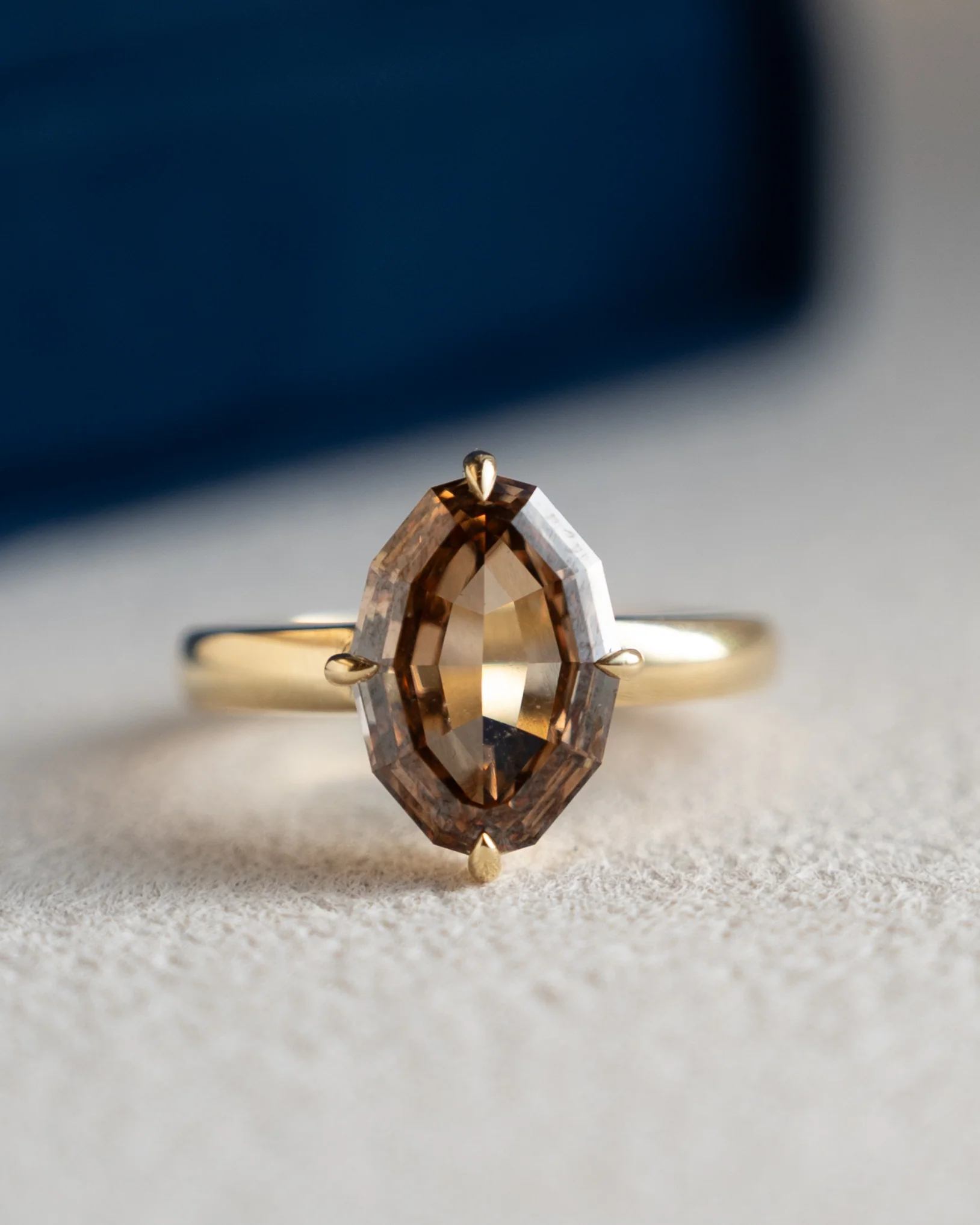 3.58 Oval Step Cut Cognac Diamond 18k Yellow Gold - Image 6