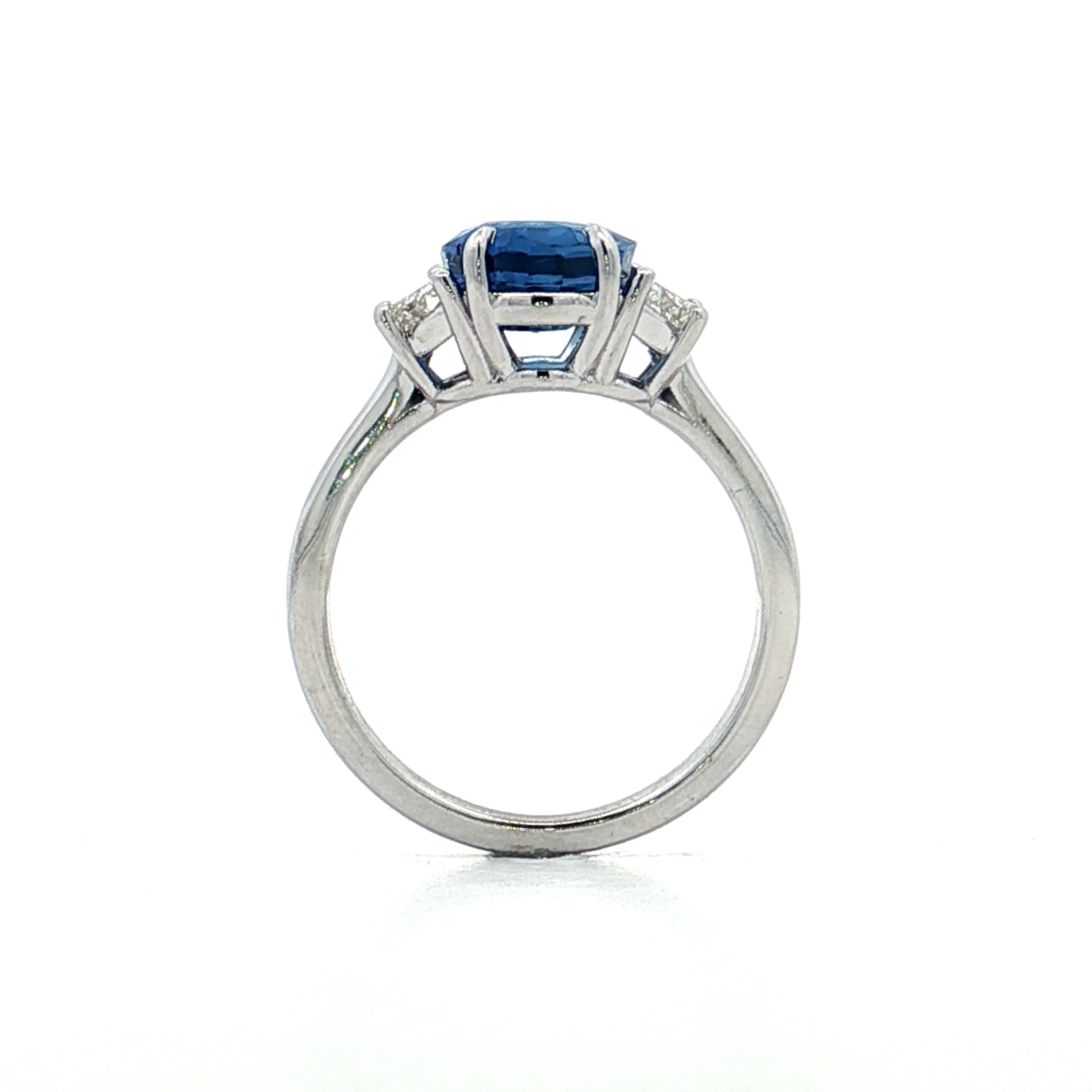 3.65 Oval Blue Sapphire Engagement Ring 18k - Image 4