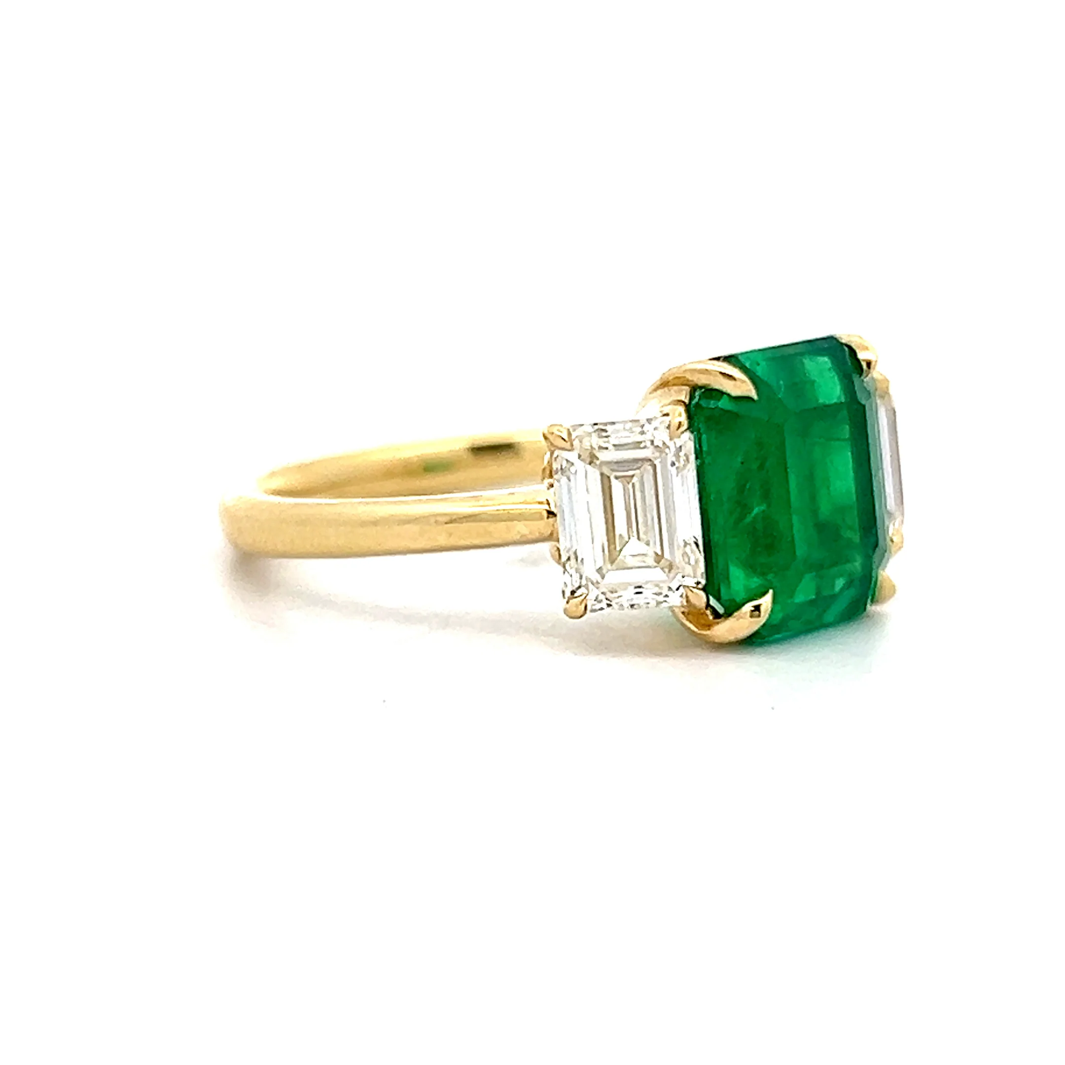 3.69 Carat Colombian Emerald and Diamond Ring in 18k Gold - Image 3