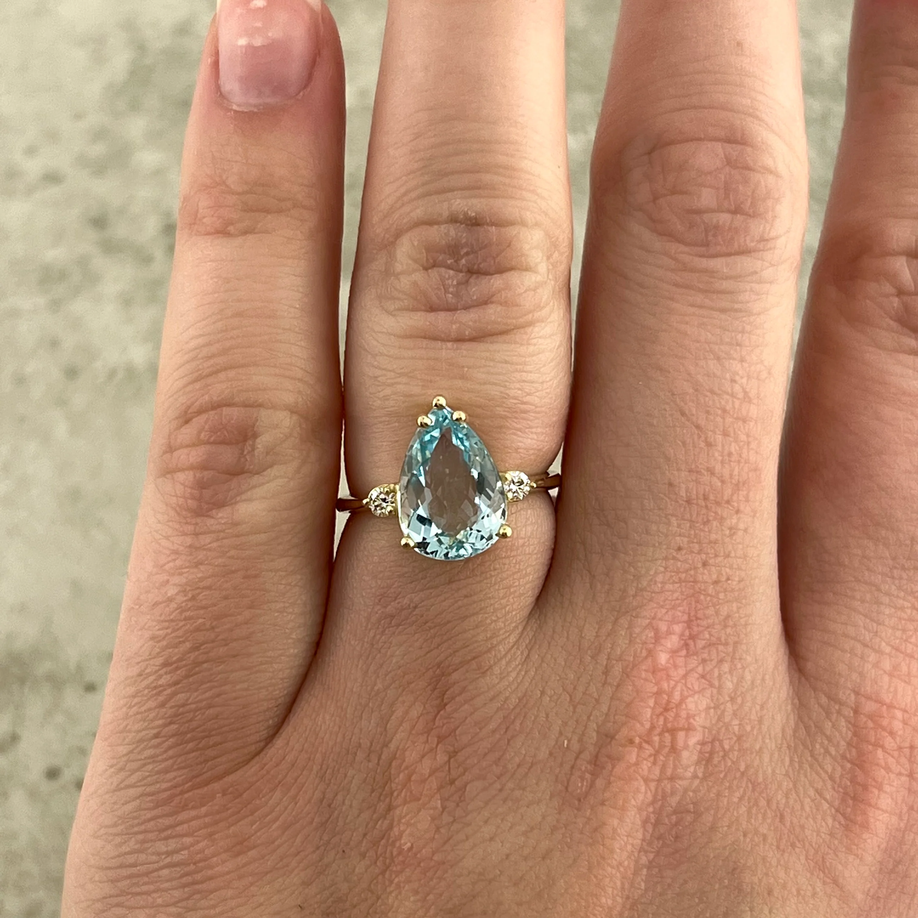 3.72 Carat Aquamarine Engagement Ring in 14k Yellow Gold - Image 6