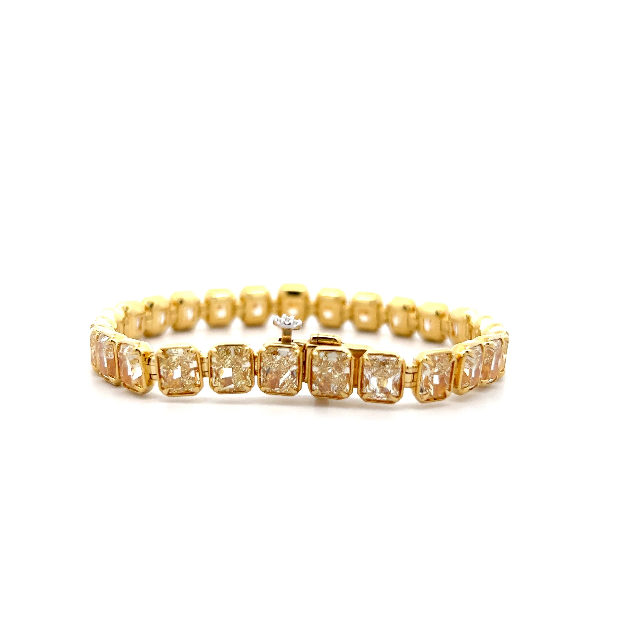 30 Carat Radiant Cut Diamond Tennis Bracelet in 18k - Image 4