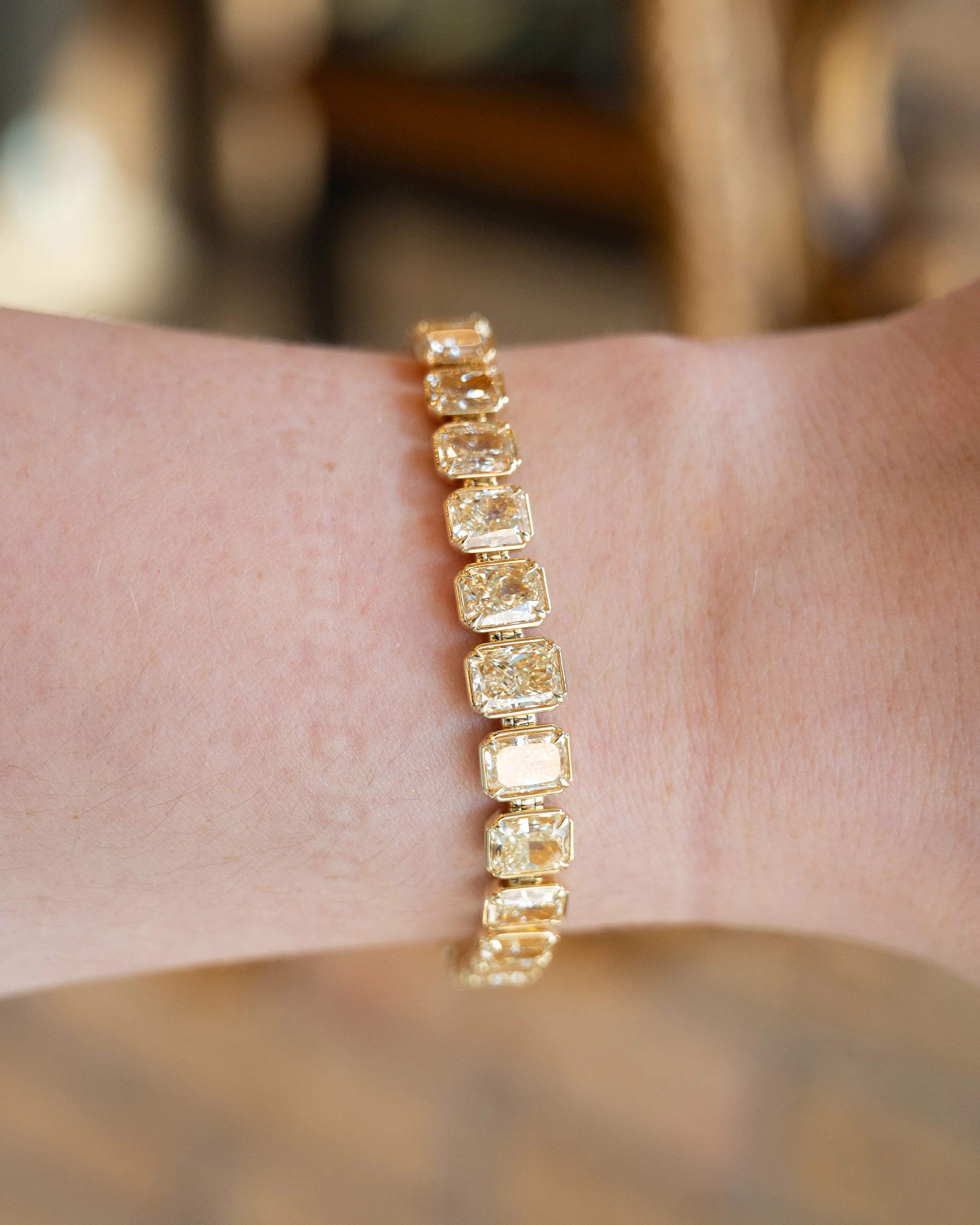 30 Carat Radiant Cut Diamond Tennis Bracelet in 18k - Image 6