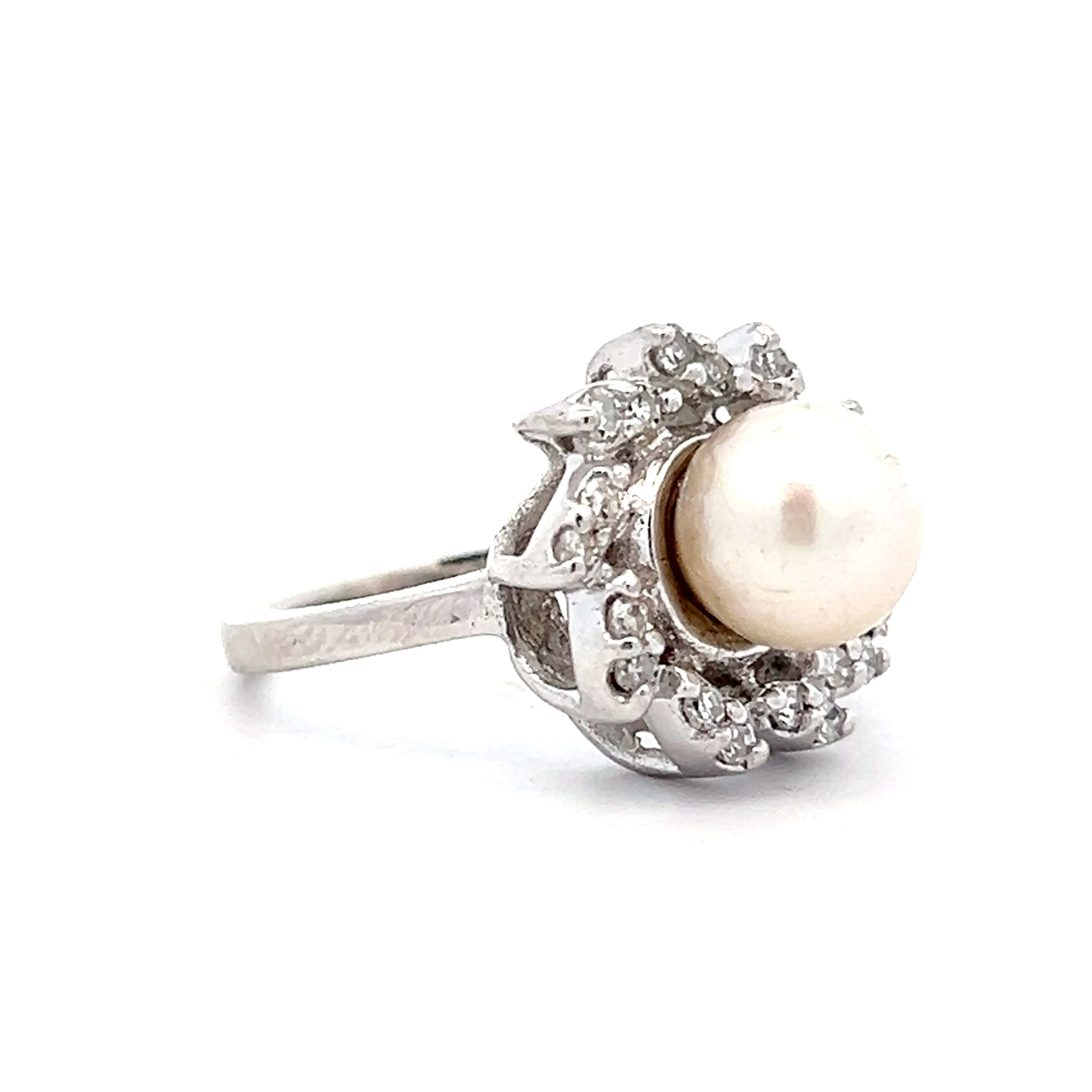 .30 Vintage Mid-Century Pearl & Diamond Ring in 14k - Image 3