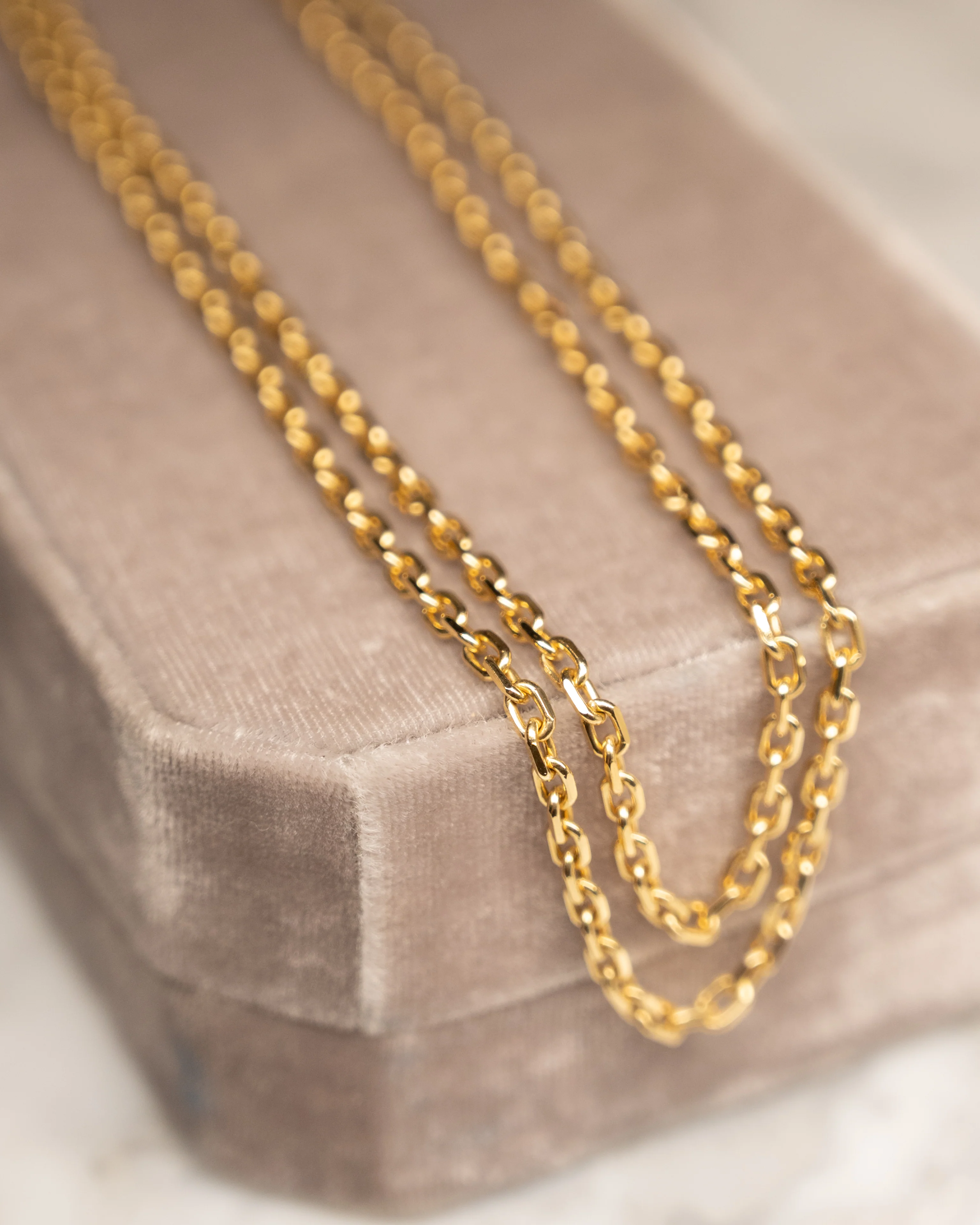 31 Inch Oval Curb Link Necklace in 18k Yellow Gold - Image 5