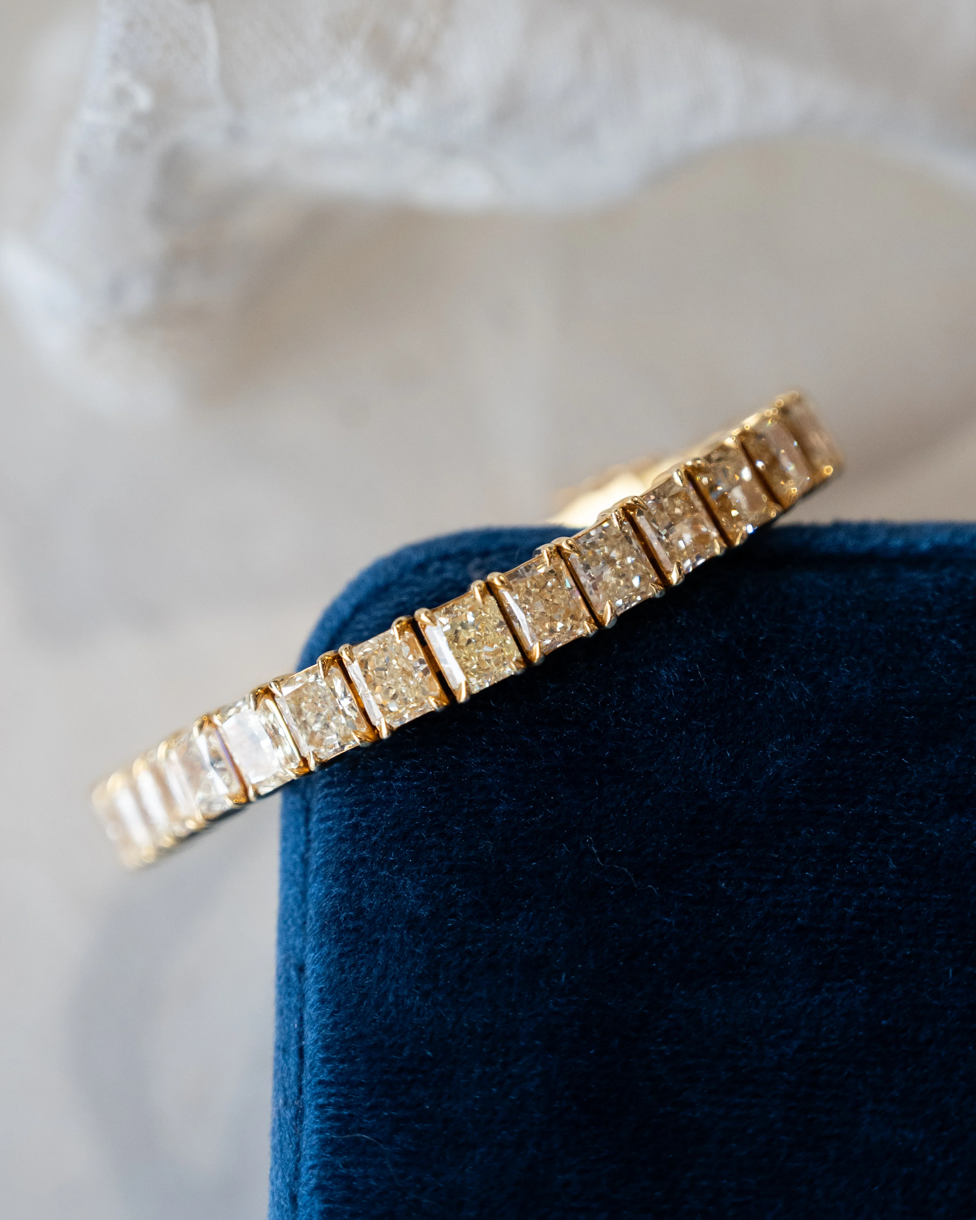 32.63 Radiant Diamond Tennis Bracelet 18k Yellow Gold - Image 5