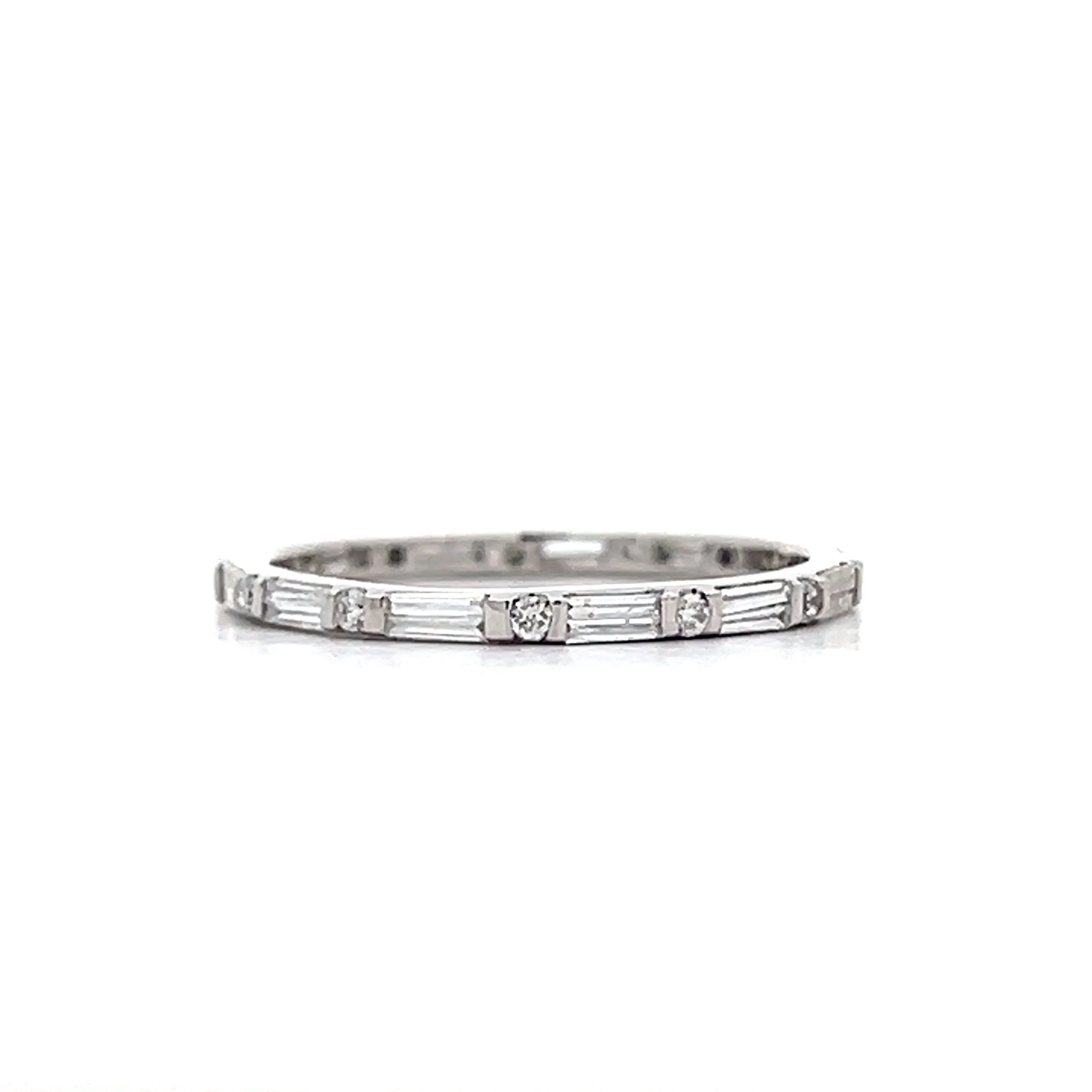 .37 Baguette & Round Diamond Eternity Band in 18k - Image 3