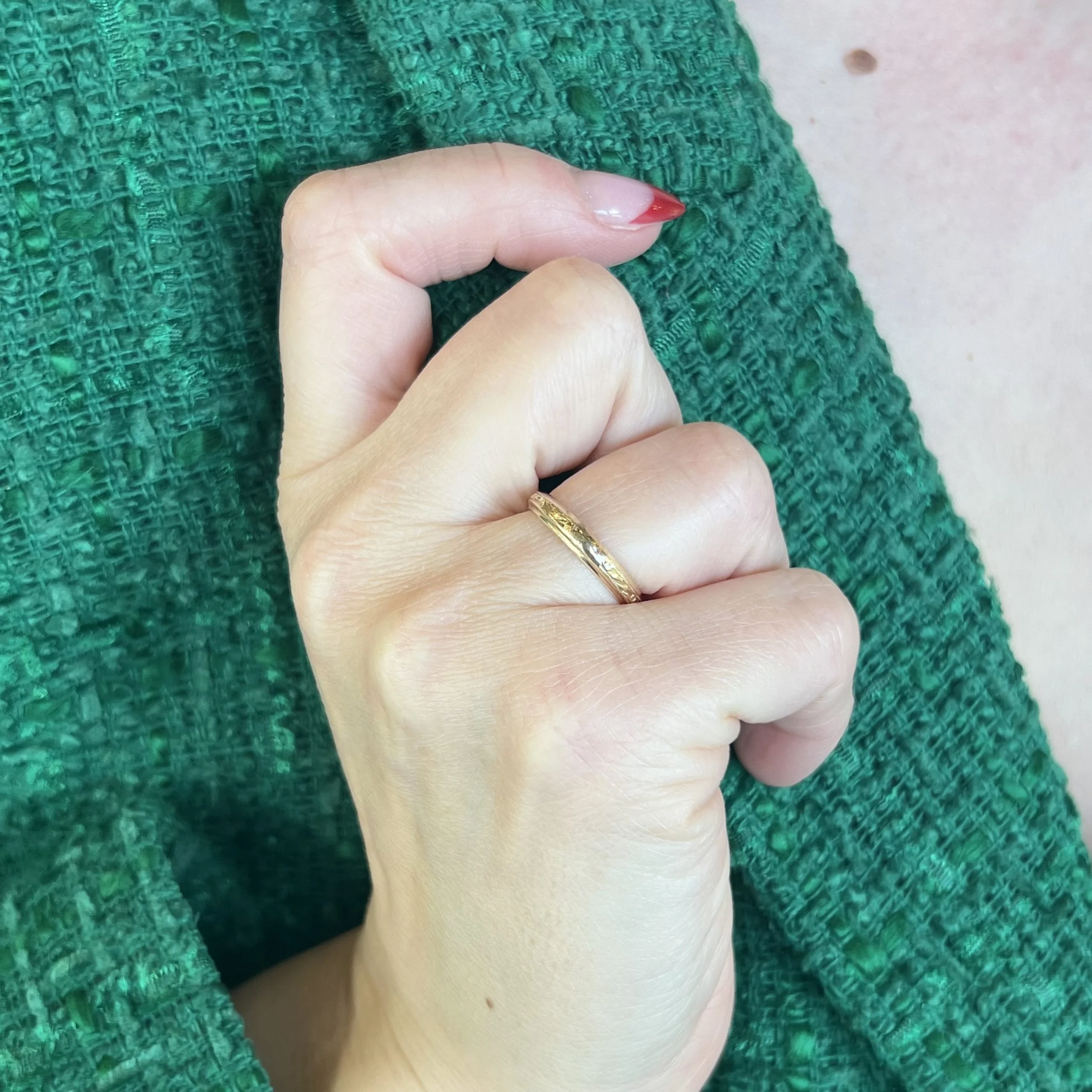3mm Antique Engraved Wedding Band in 14k Yellow Gold - Image 6