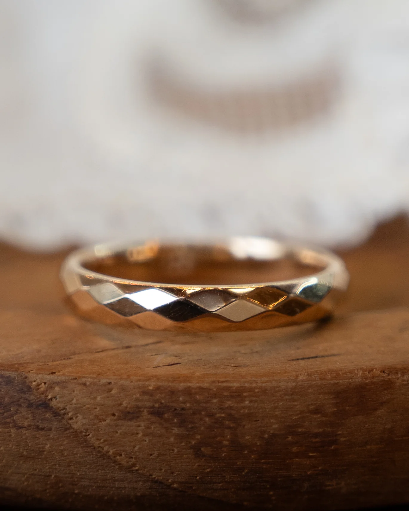 3mm Geometric Pattern Wedding Band in 18k - Image 7