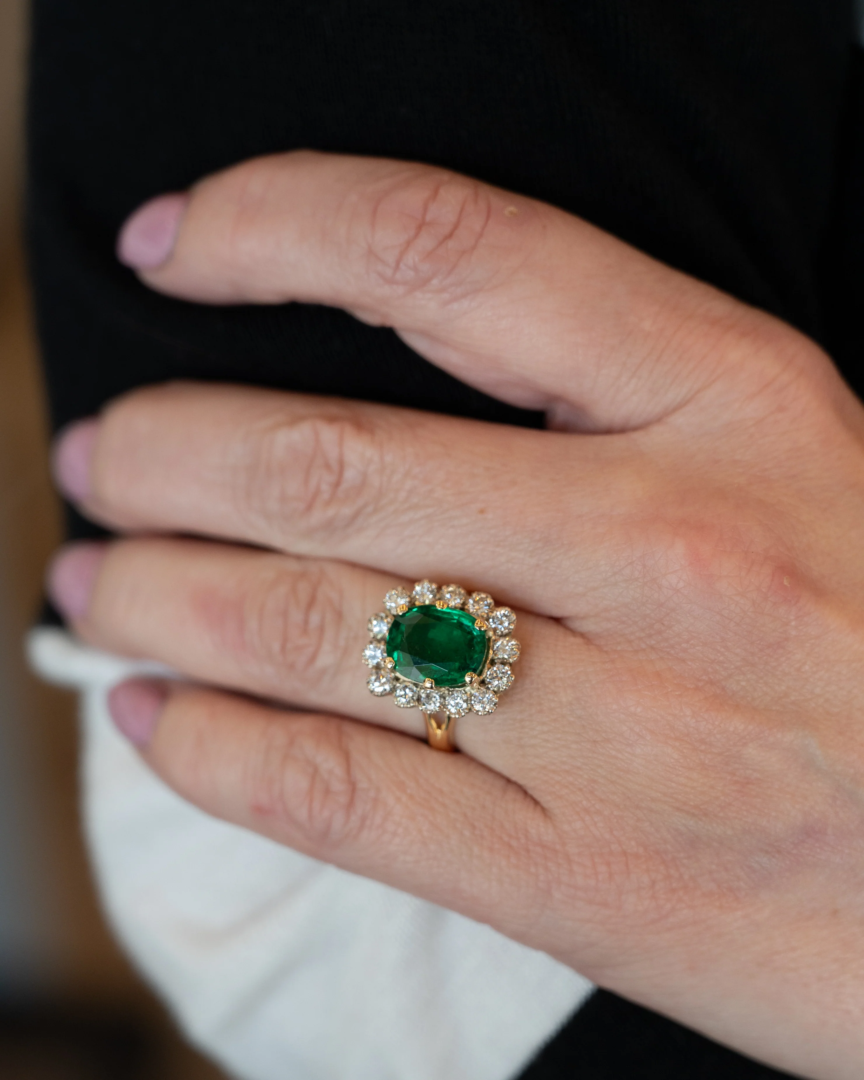 4.03 Cushion Cut Emerald & Diamond Cocktail Ring 18k - Image 7