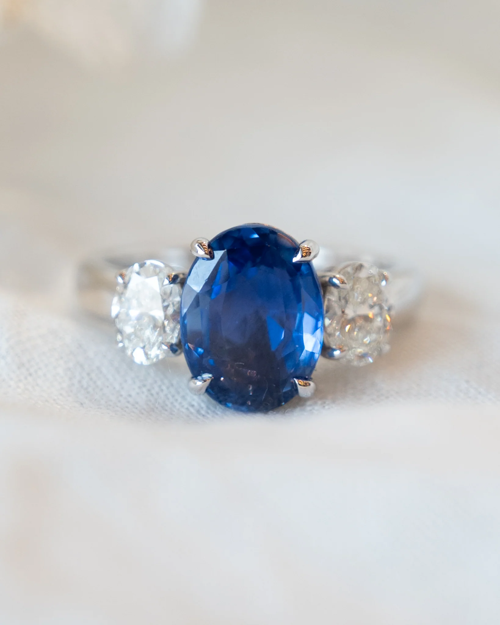 4.07 GIA Oval Blue Sapphire Engagement Ring 18k - Image 6