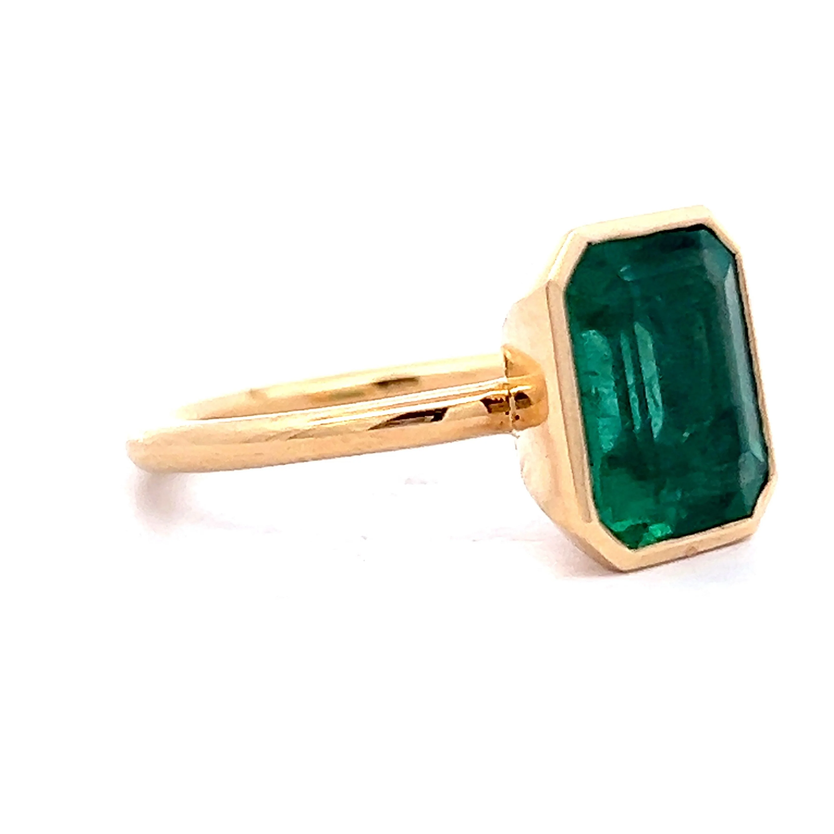 4.10 Emerald Cut Emerald Bezel Ring in 18k Yellow Gold - Image 3