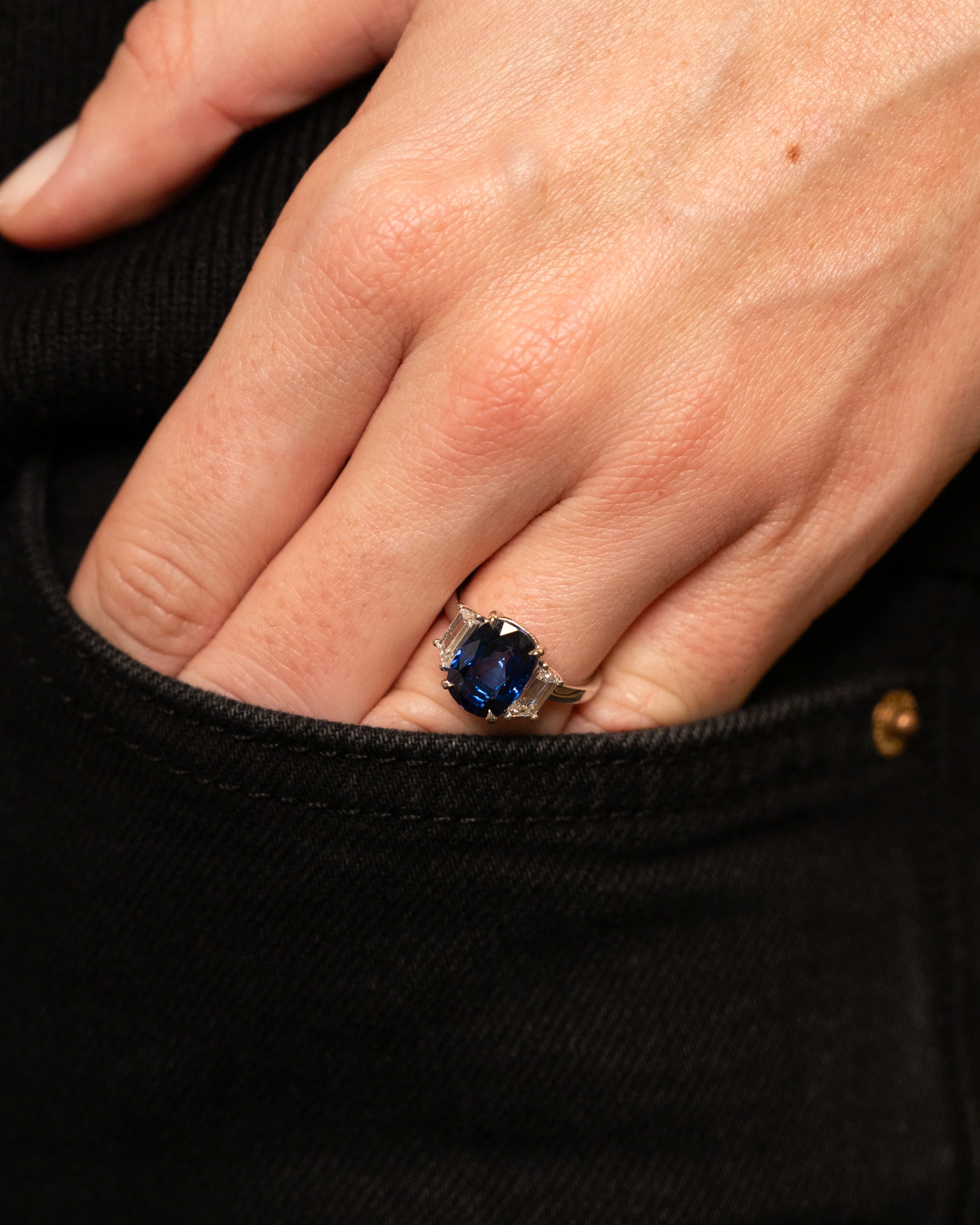 4.15 Cushion Sapphire & Diamond Engagement Ring 18k - Image 7