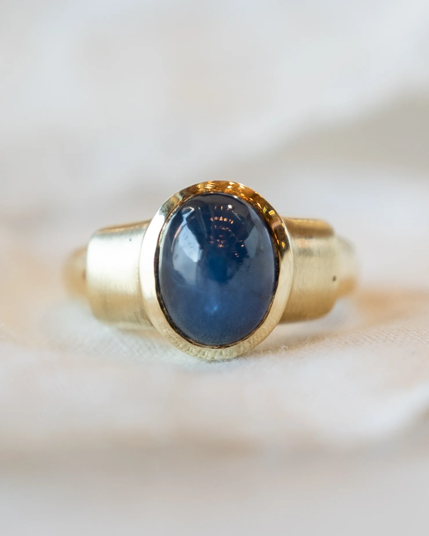 4.25 Oval Cabochon Star Sapphire Ring in 14k Yellow Gold - Image 6