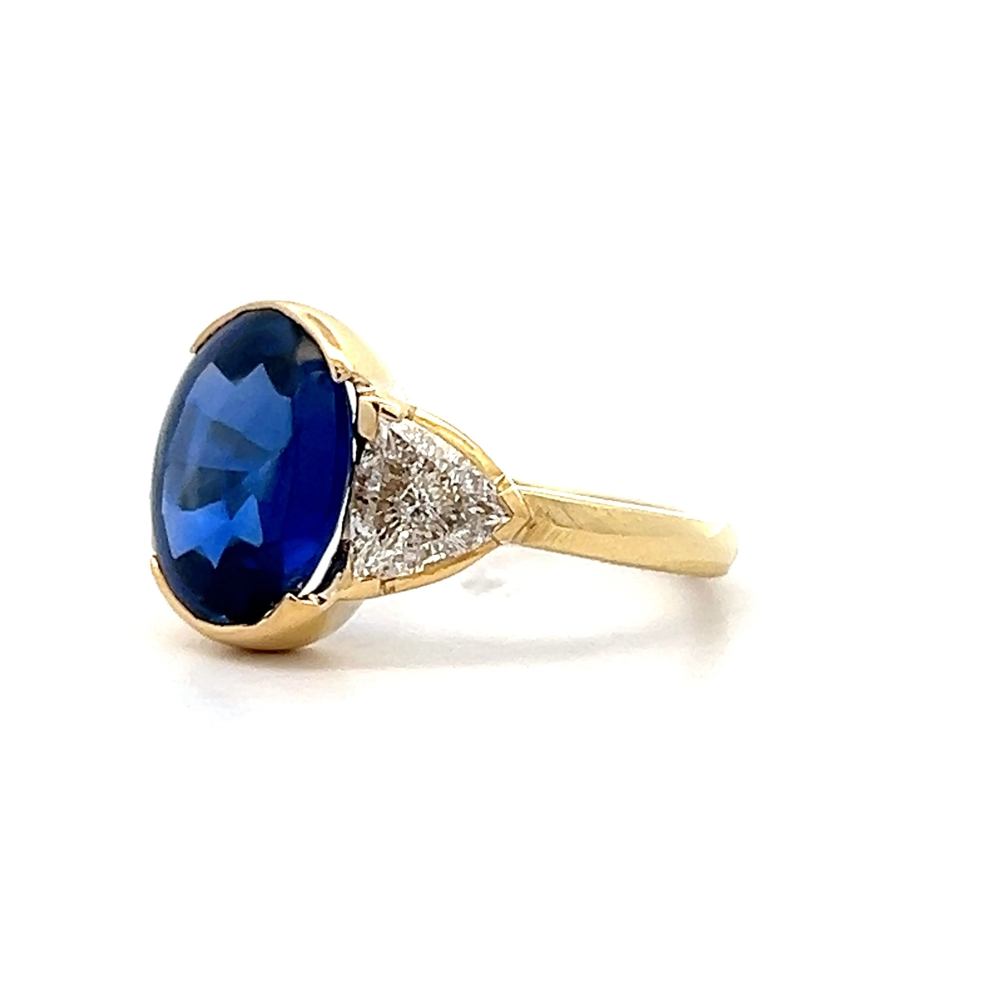 4.30 Cabochon Sapphire Ring in 18k Yellow Gold - Image 2