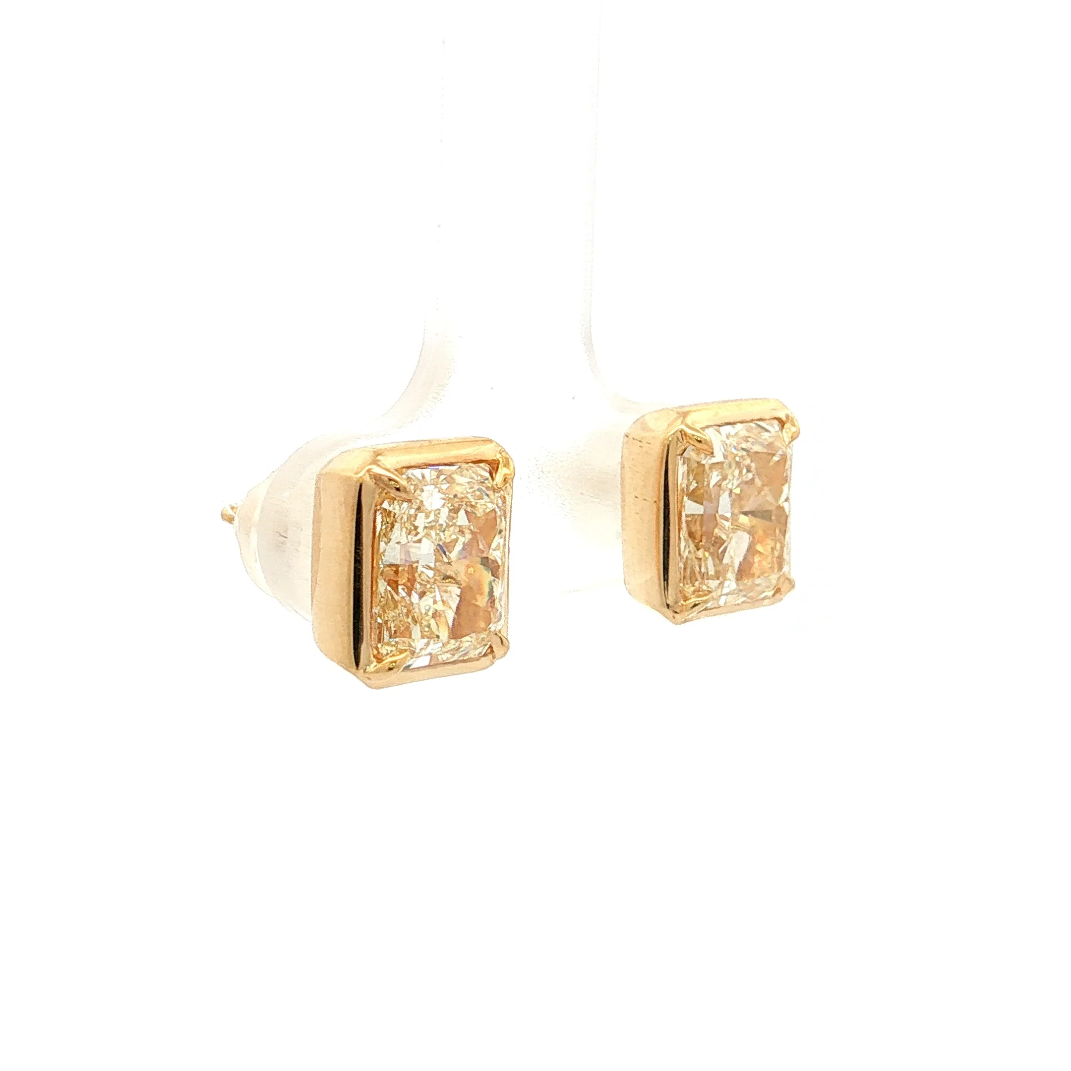 4.53 GIA Radiant Cut Diamond Stud Earrings 18k - Image 3