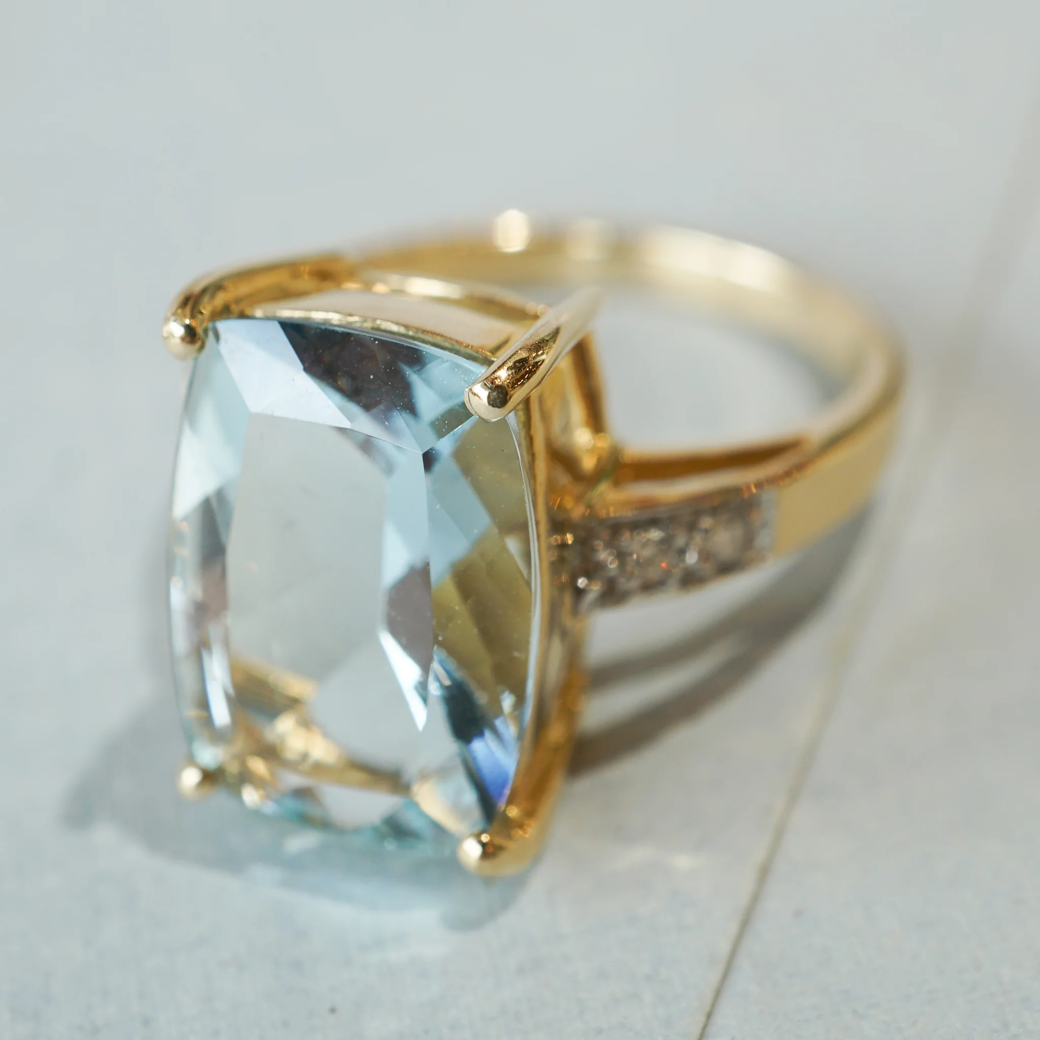 4.70 Aquamarine & Diamond Cocktail Ring in 14K Yellow Gold - Image 6