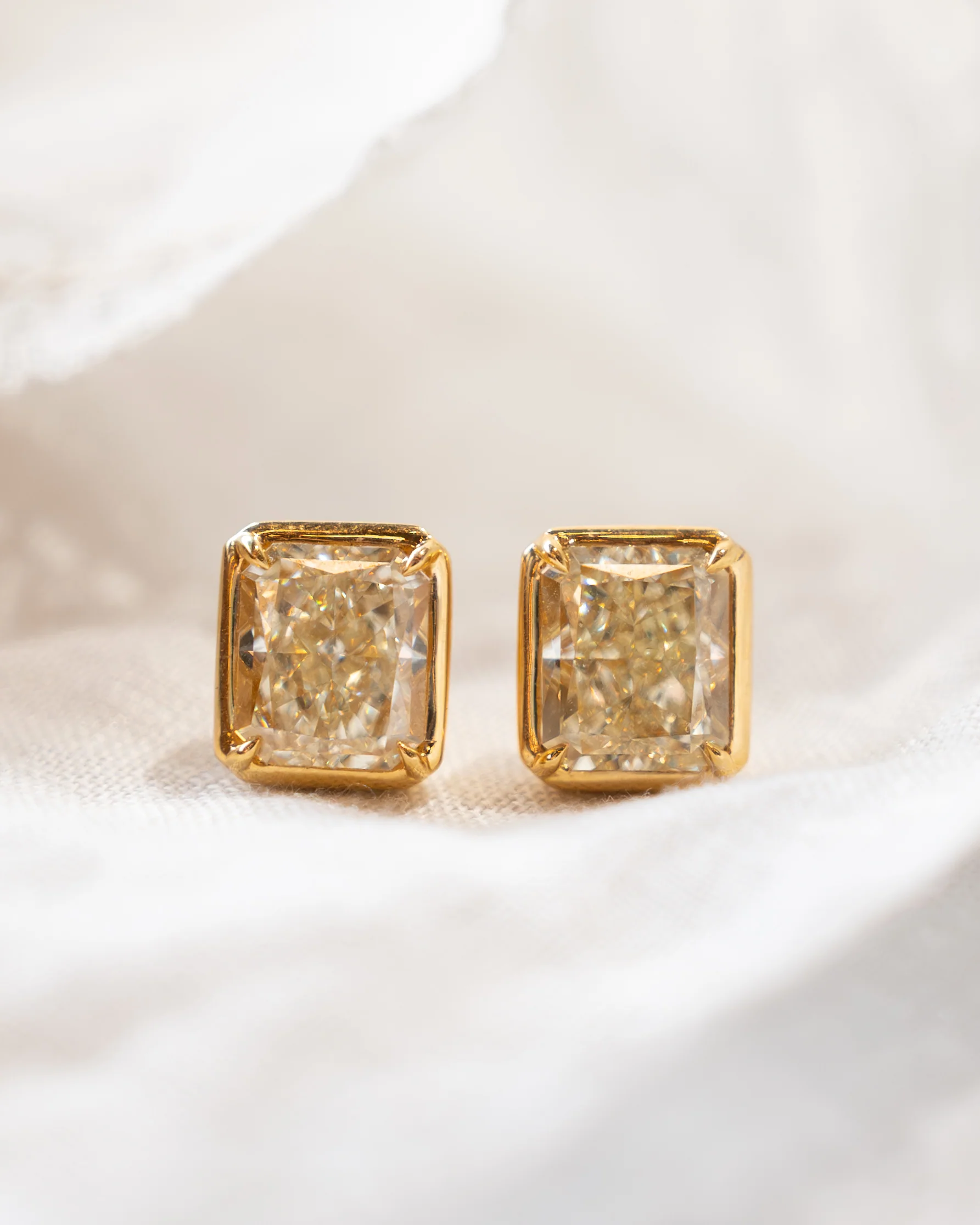 4.93 Radiant Diamond Stud Earrings 18k Yellow Gold - Image 4
