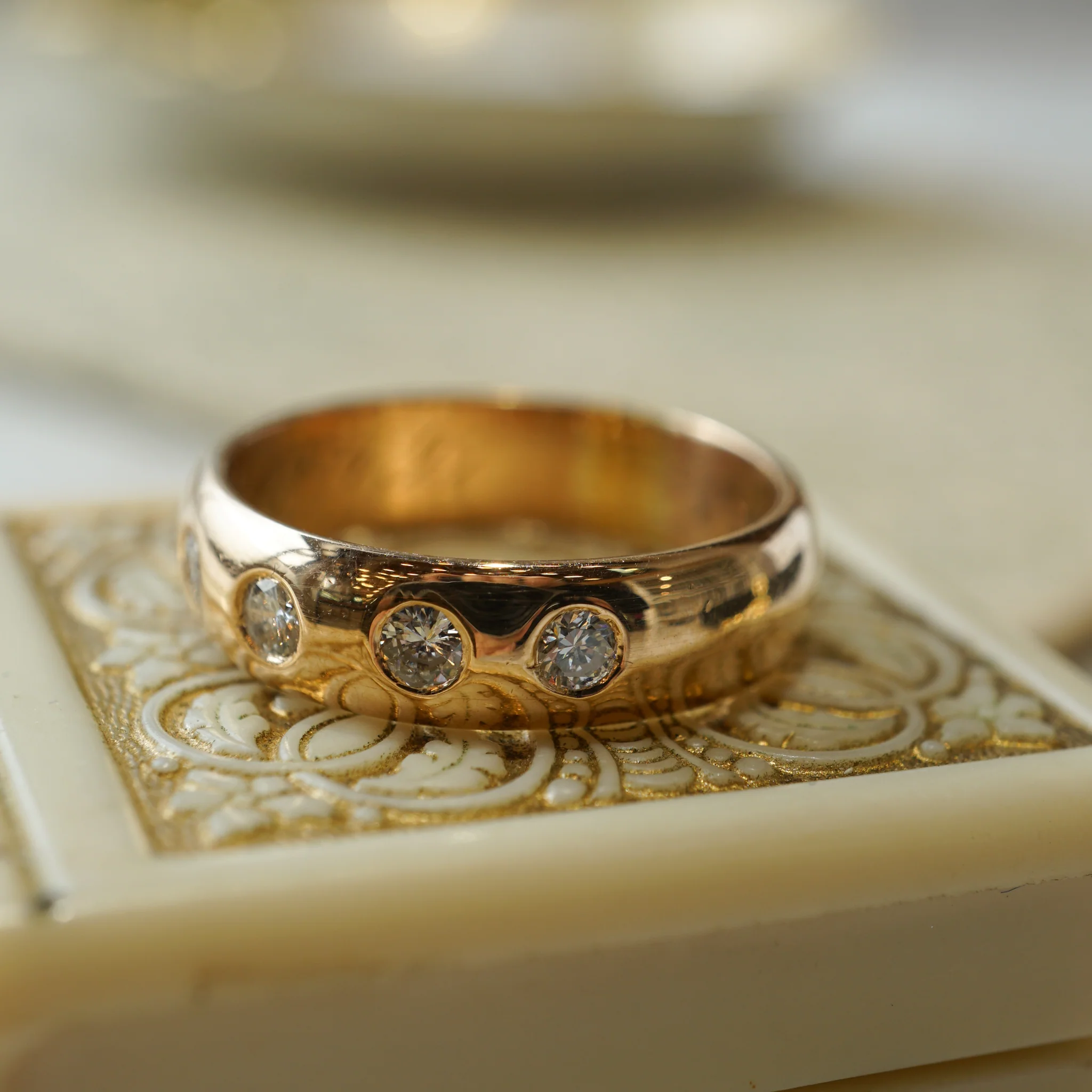 .40 Vintage Mid-Century Diamond Wedding Band in 20k Yellow Gold - Image 6