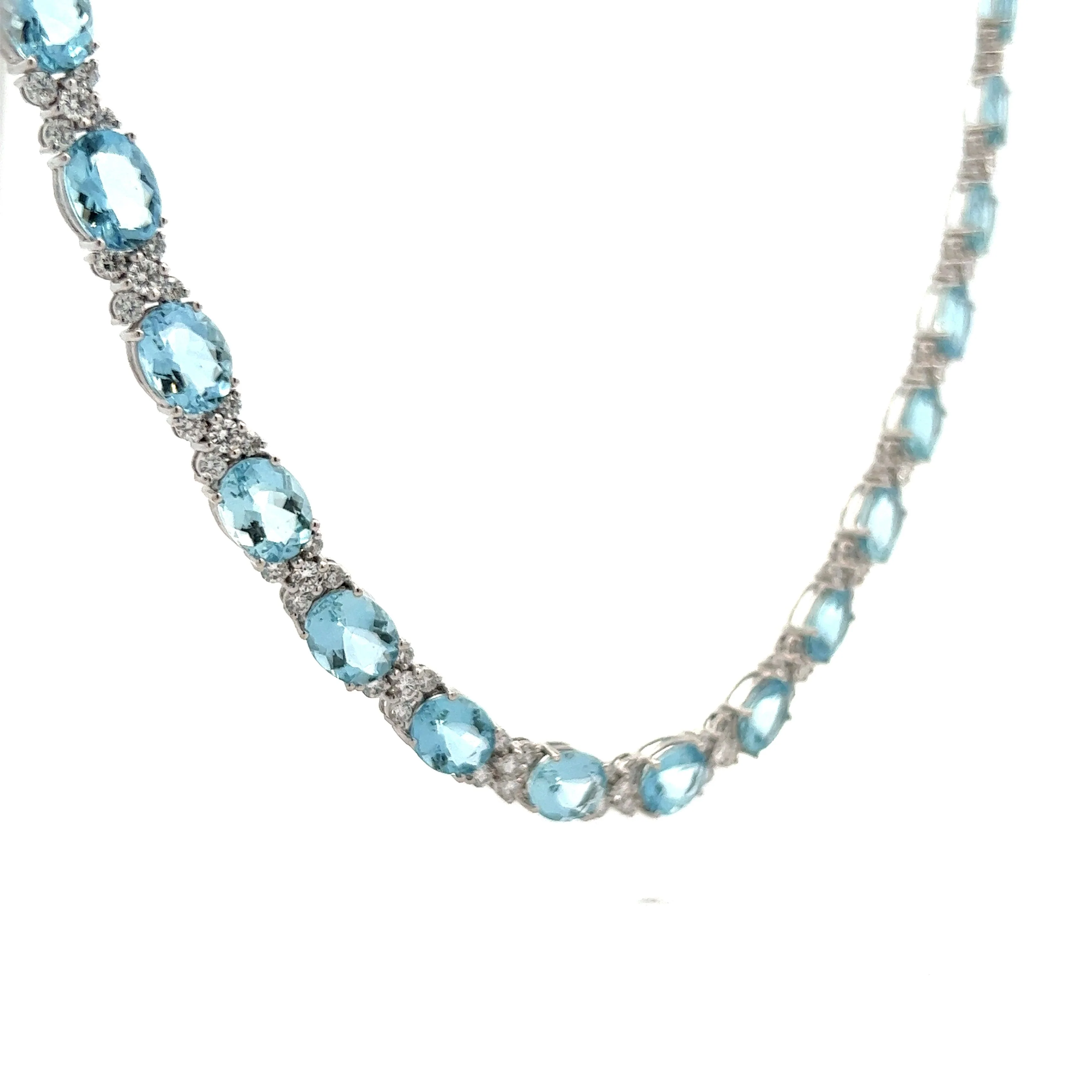 43.34 Aquamarine & Diamond Necklace in 18k White Gold - Image 3