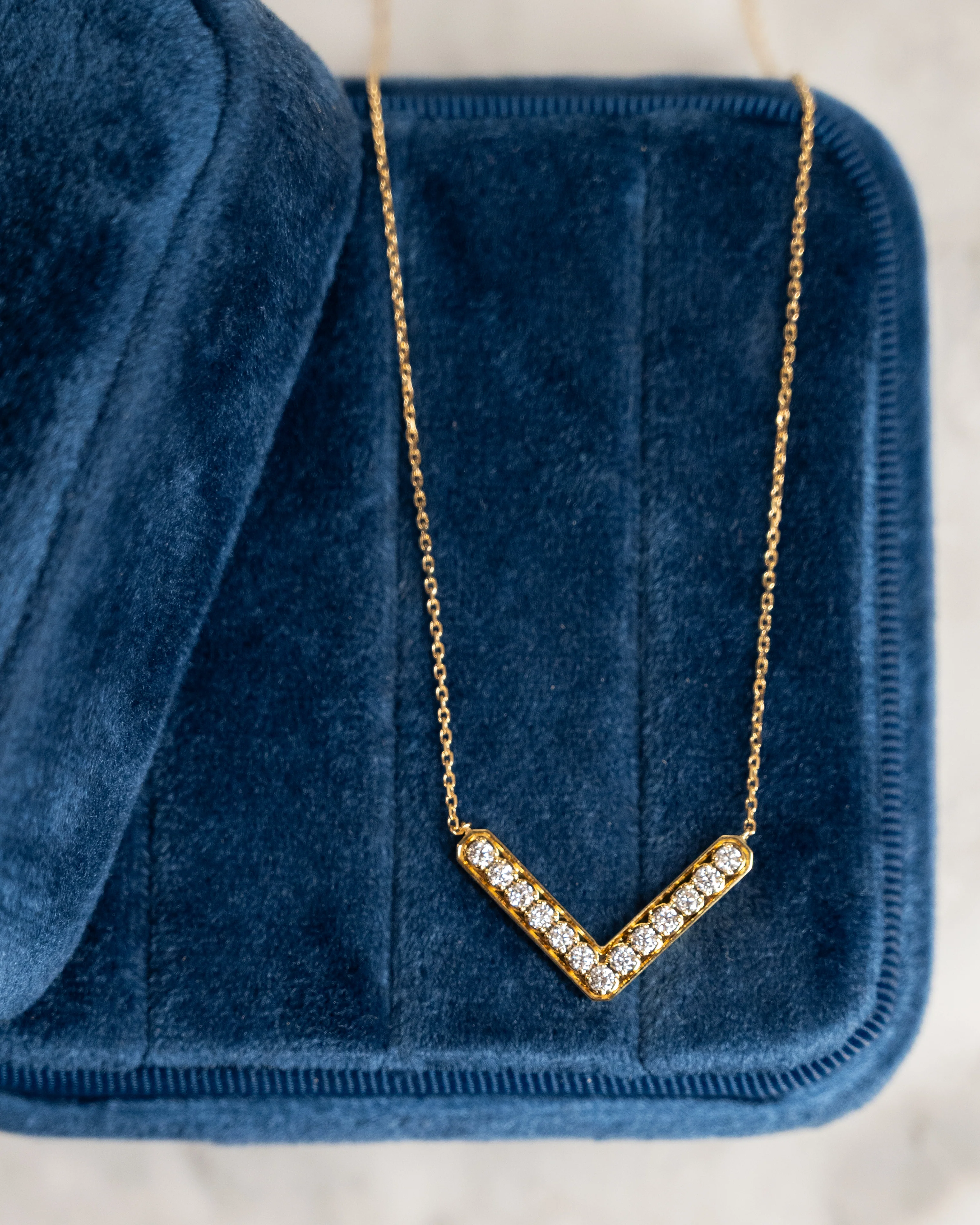 .44 V Shaped Bar Pendant Necklace in 18k Yellow Gold - Image 5