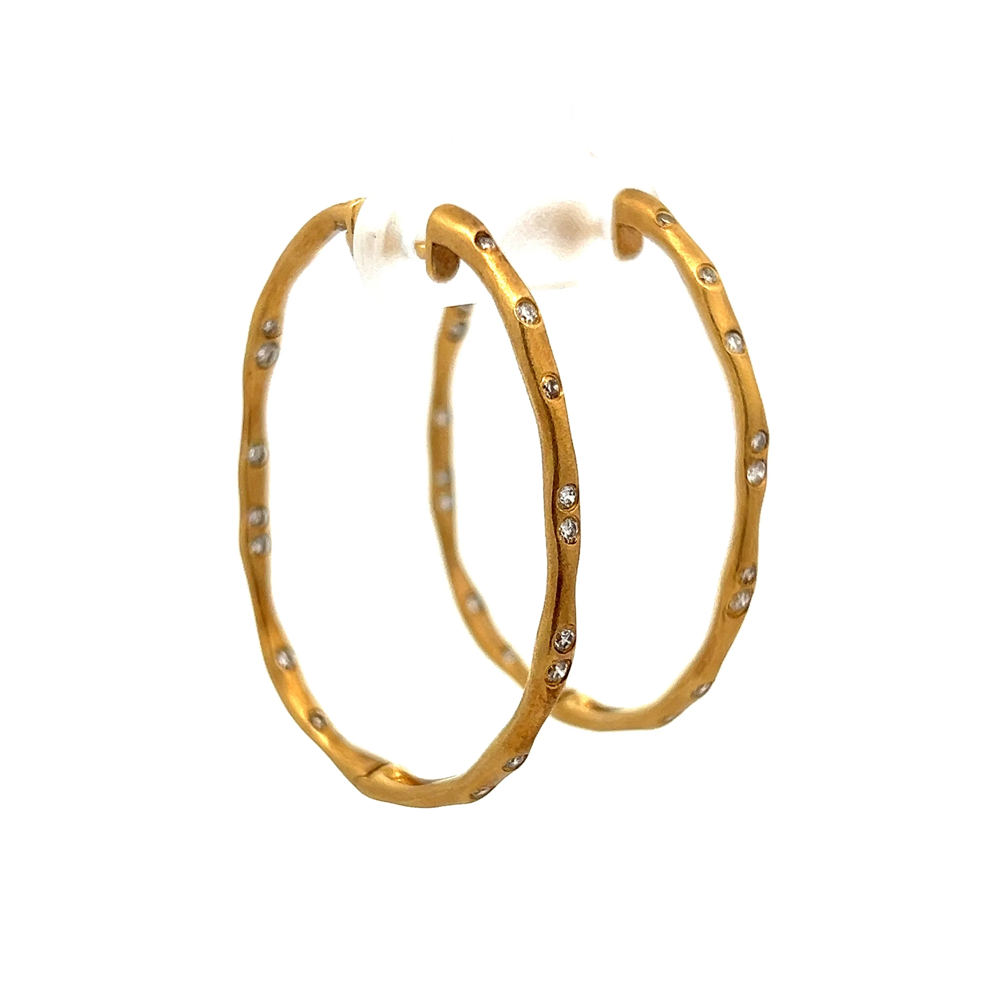 .48 Diamond Hammered Hoop Earrings in 18k Yellow Gold - Image 3