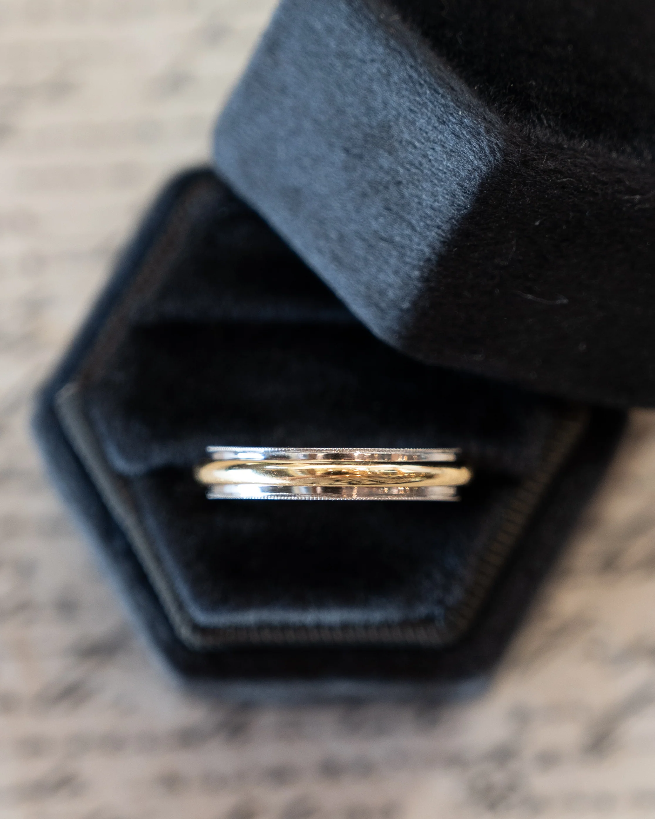 4mm Two-Tone Wedding Band in 18k/Platinum - Image 6